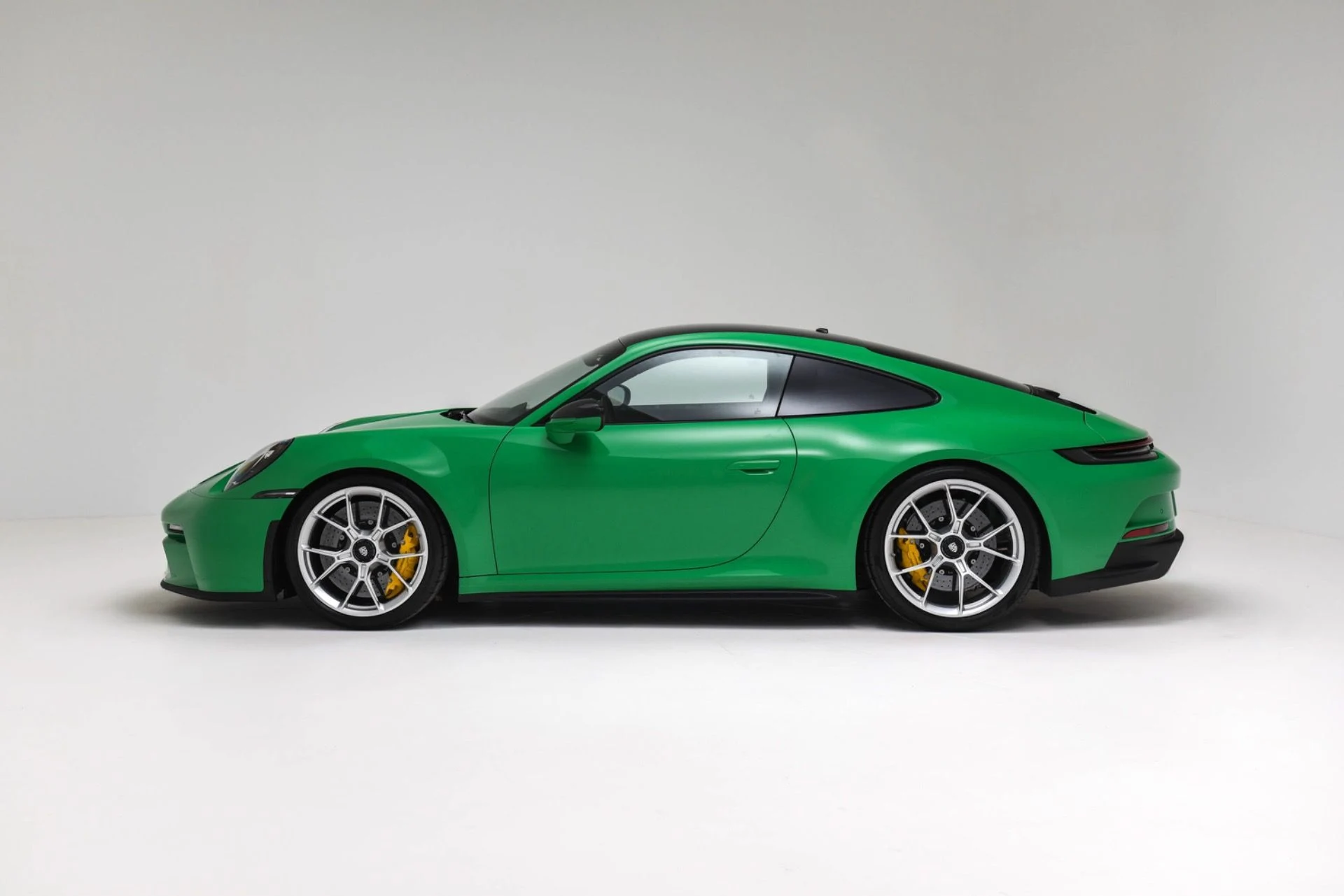 mph005_871175561_Used_2022_Porsche_911_GT_3_Touring_1775584406_05f07c7d16