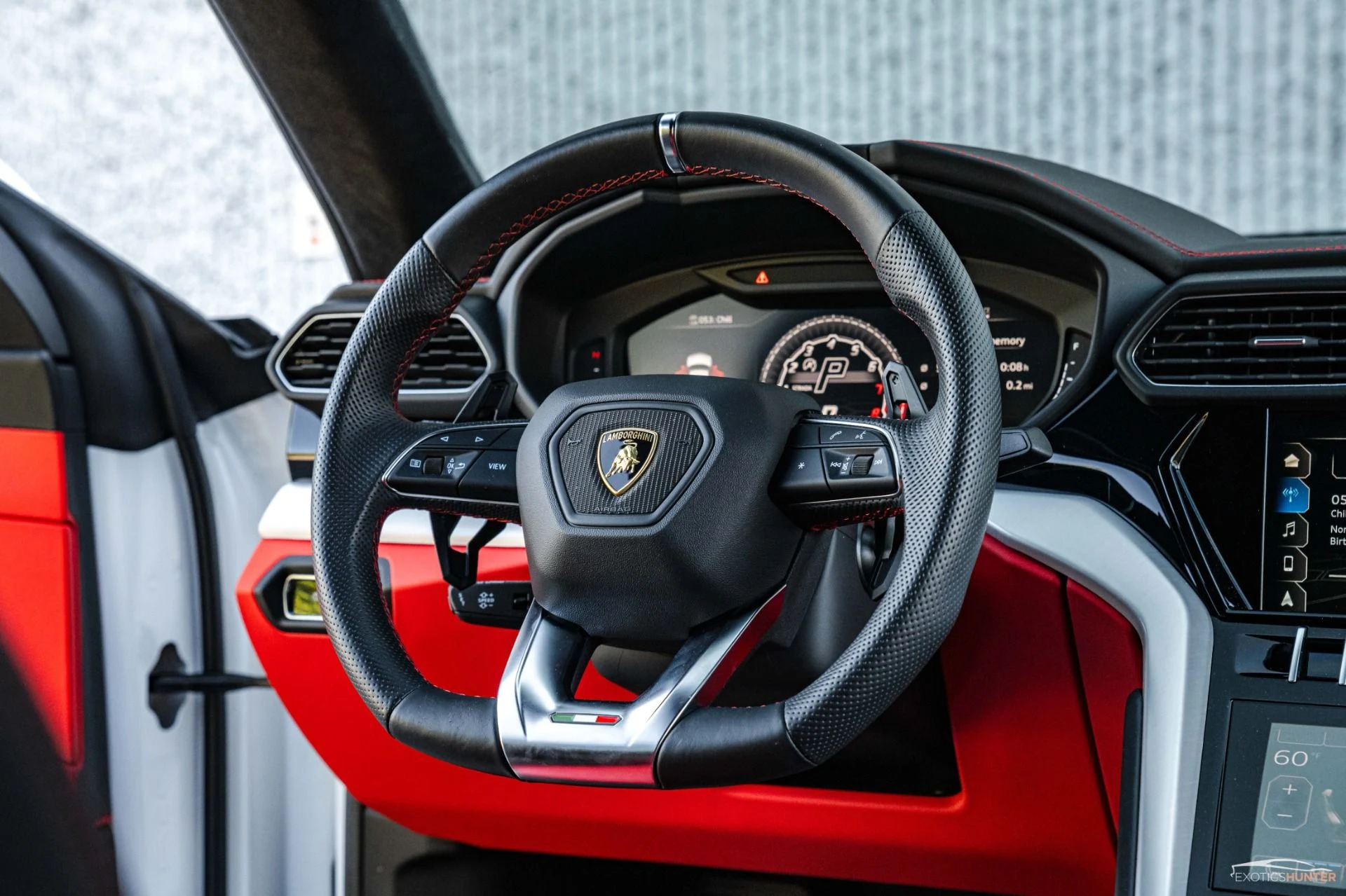 mph005_877711576_Used_2020_Lamborghini_Urus_250_K_MSRP_Advanced_3_D_B_O_Audio_Ambient_Lighting_Red_Interior_MORE_1694207296_b3b78f5746