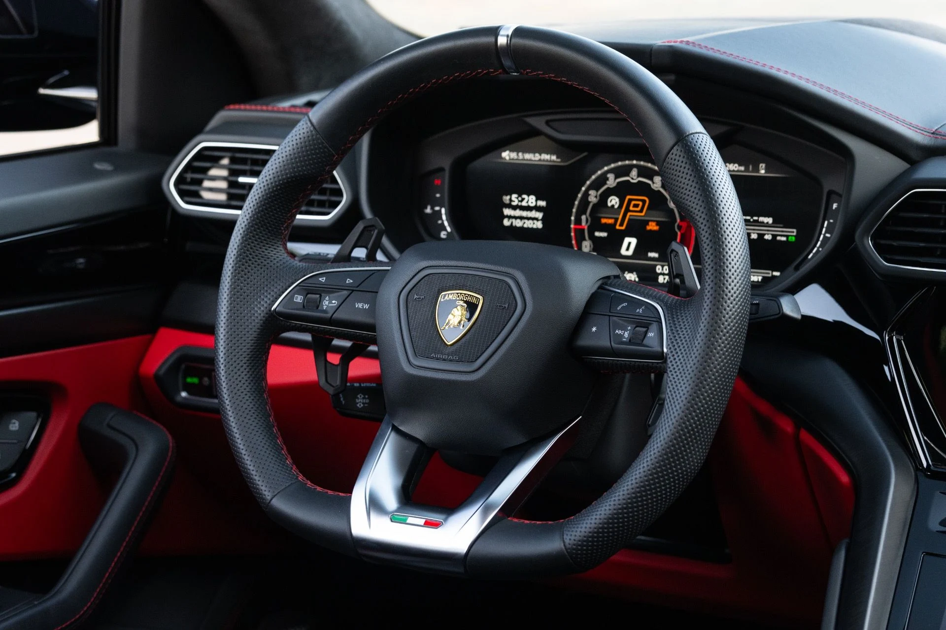 mph005_888075257_Used_2024_Lamborghini_Urus_S_1781216022_d3ca9c22aa