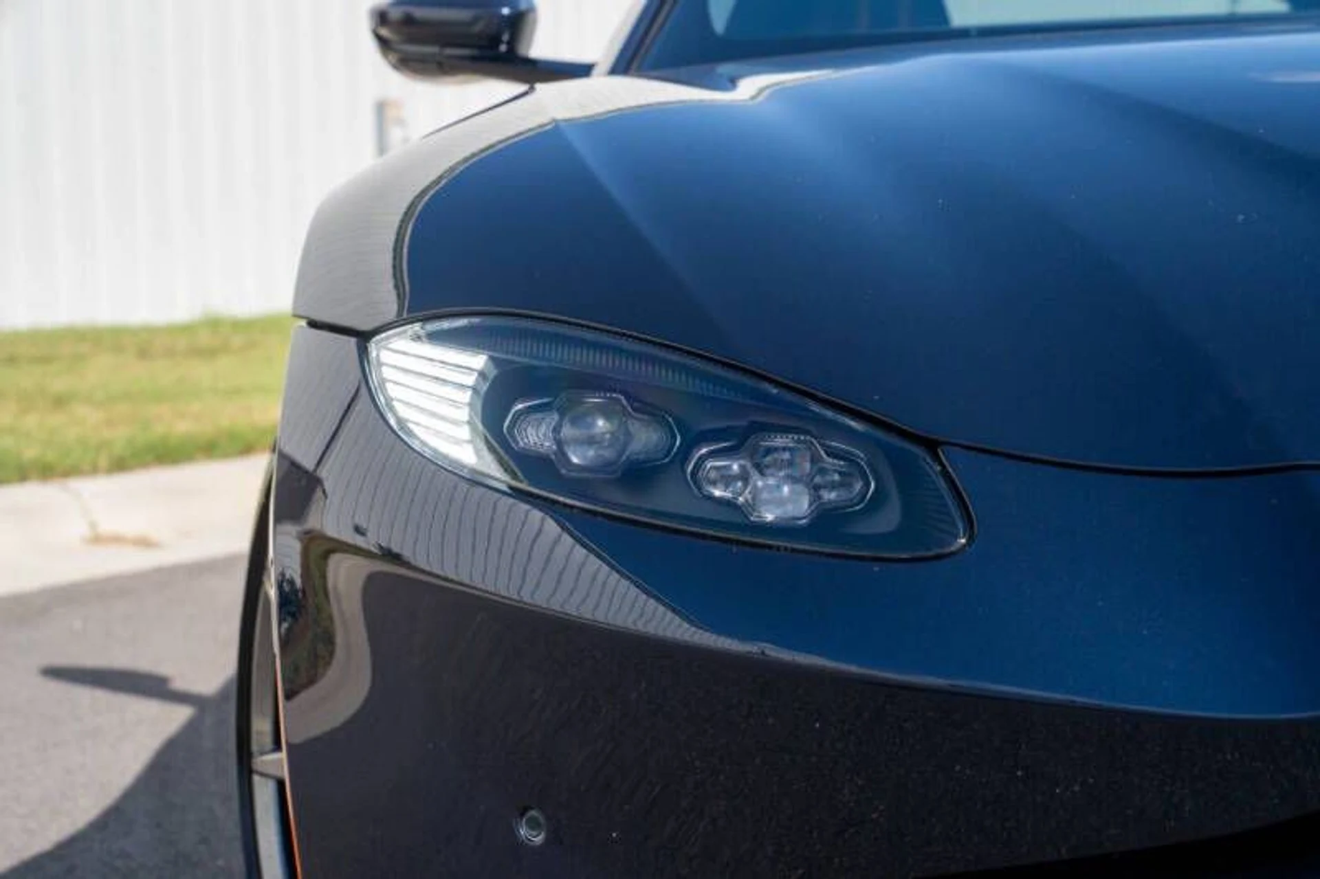 mph005_89328708_2020_aston_martin_vantage_base_2dr_coupe_e39ab14c3e