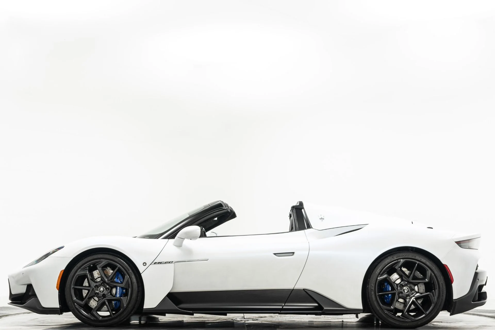 mph005_897767899_Used_2023_Maserati_MC_20_Cielo_Factory_Matte_Paint_Lightweight_Racing_Seats_1779999172_0c0b6fd4e2