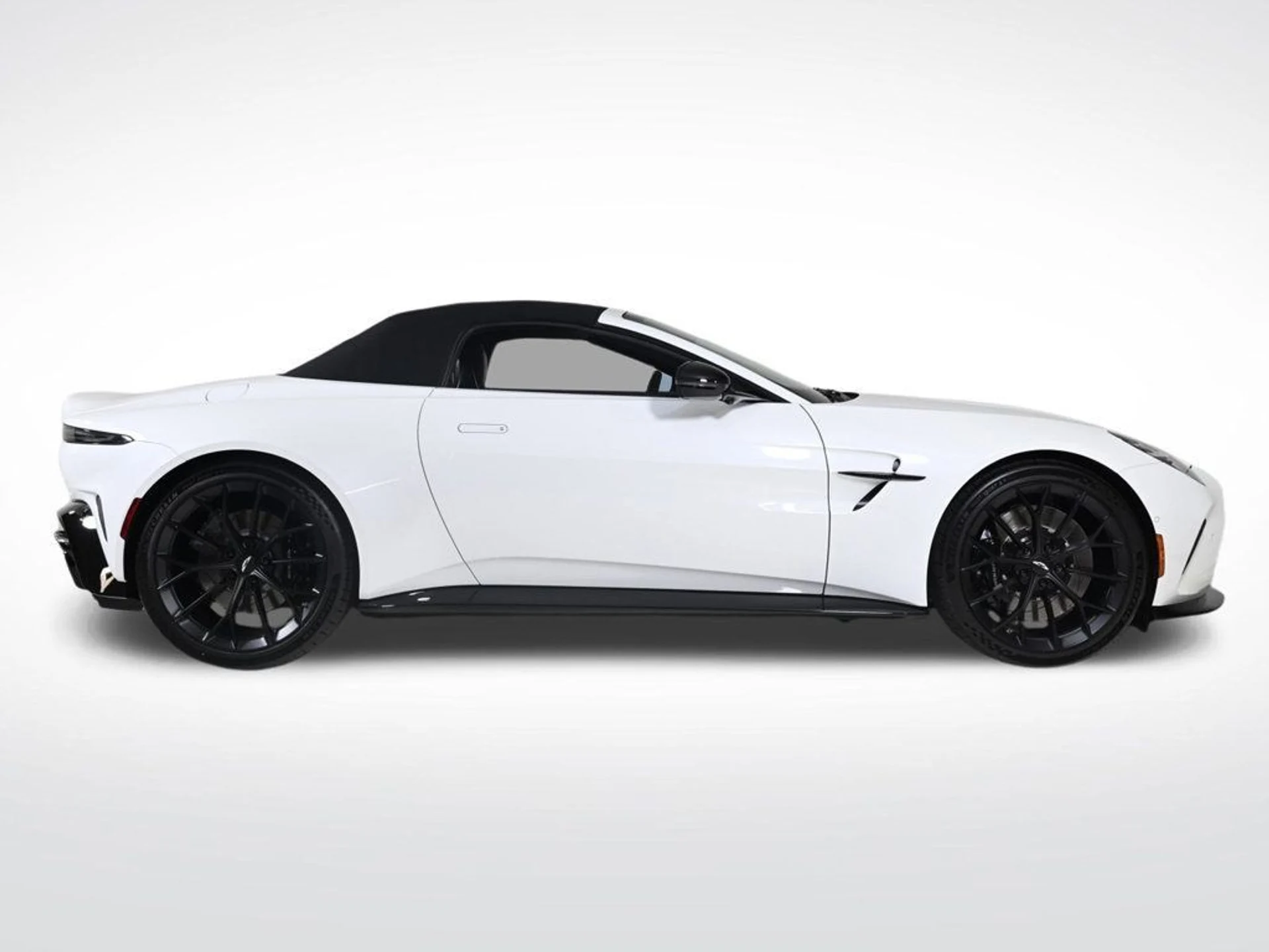 mph005_902416926_new_2026_aston_martin_vantage_roadster_11350_22950965_6_1024_ae98ef3c31