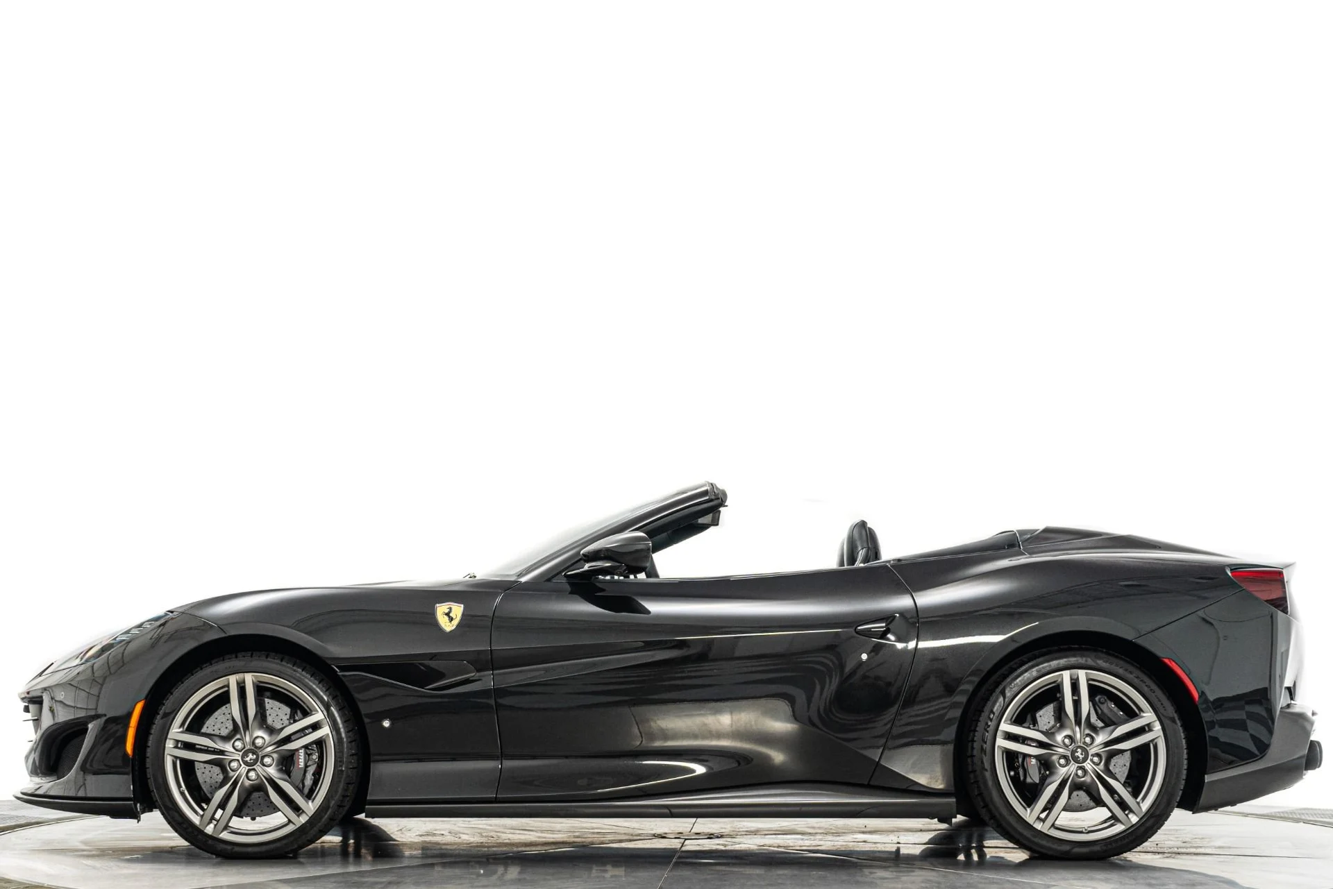 mph005_905332300_Used_2020_Ferrari_Portofino_Lots_of_Interior_Carbon_Square_Quilting_Magneride_Suspension_1763996750_f3c727aecb