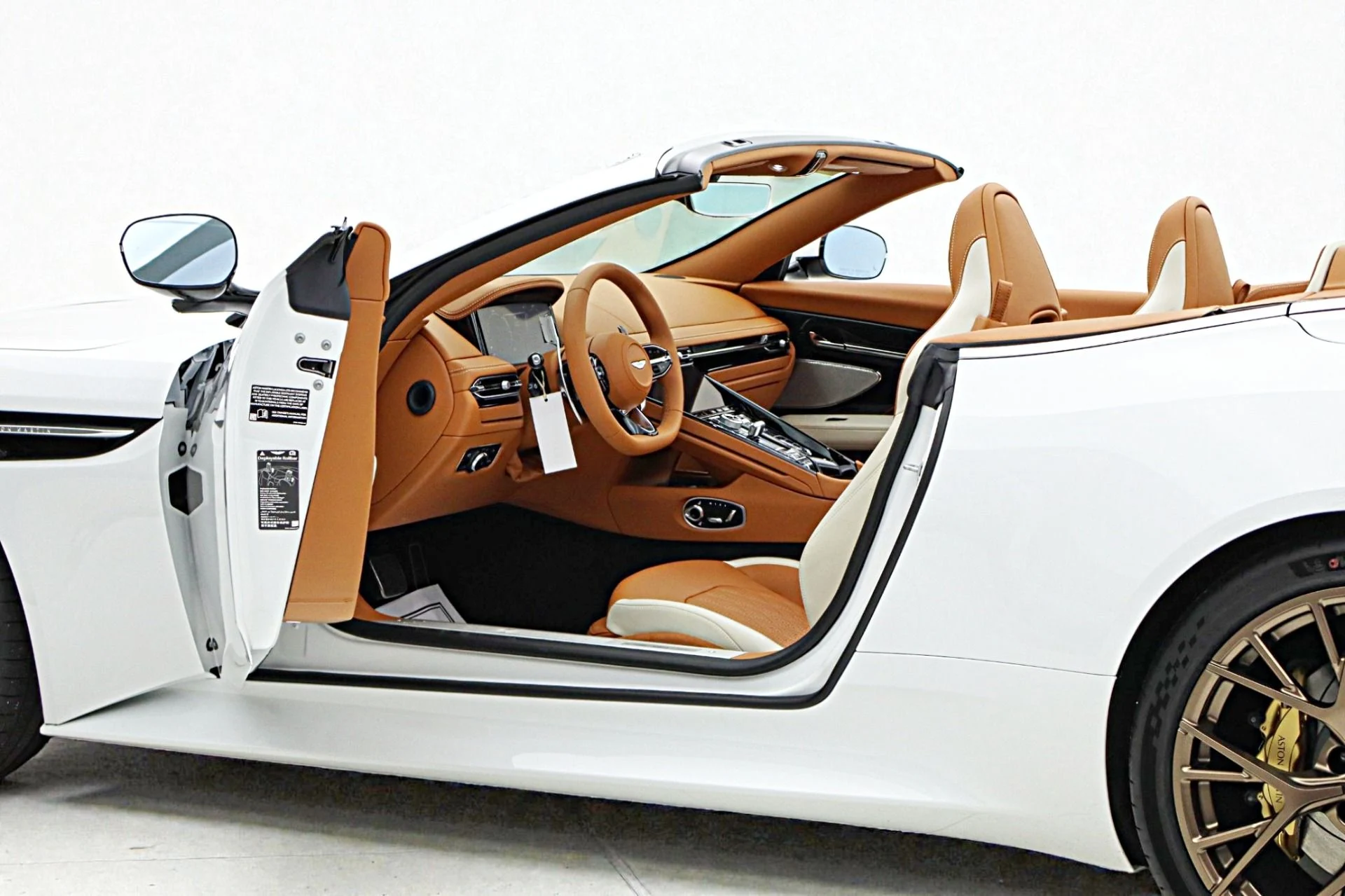 mph005_916515195_New_2026_Aston_Martin_DB_12_Volante_c116edfafa