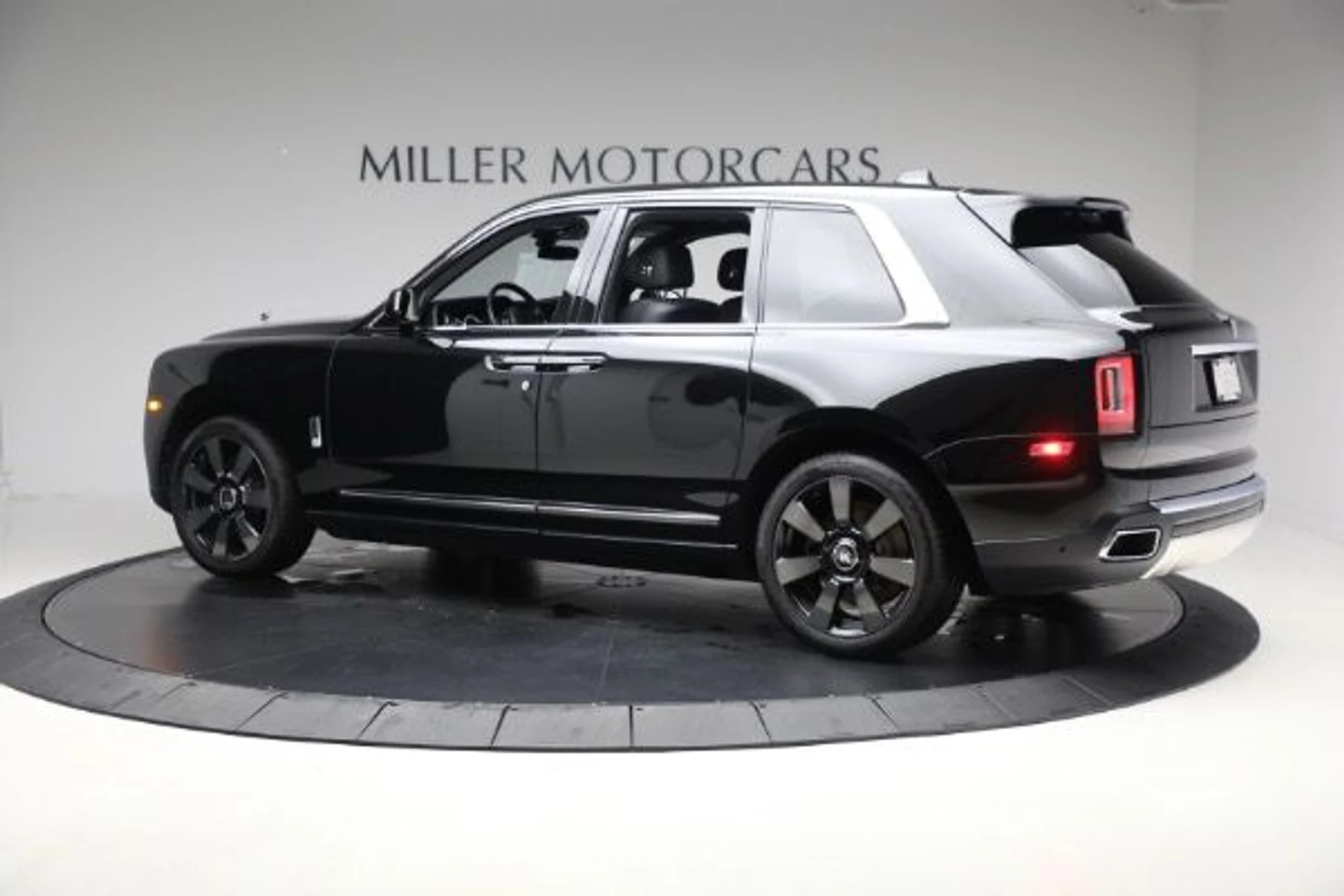 mph005_937210278_Used_2020_Rolls_Royce_Cullinan_2400caf6e7