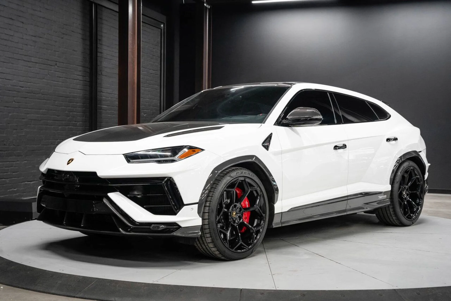 mph005_941674414_lamborghini_urus_2023_fbd3fd902a