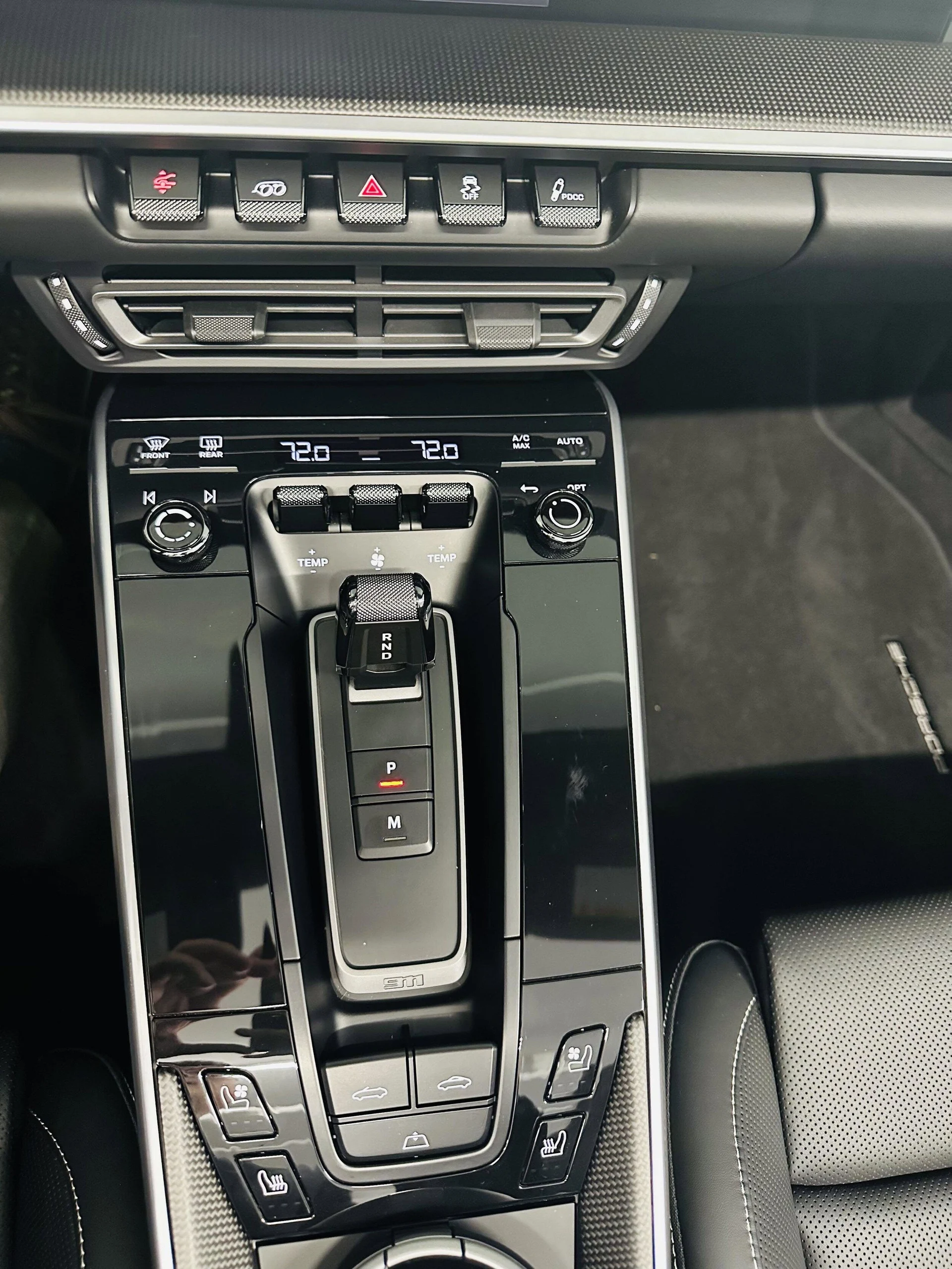 mph005_956028310_03e4c0a973329624b9099799d025ca65x_357a518e8e