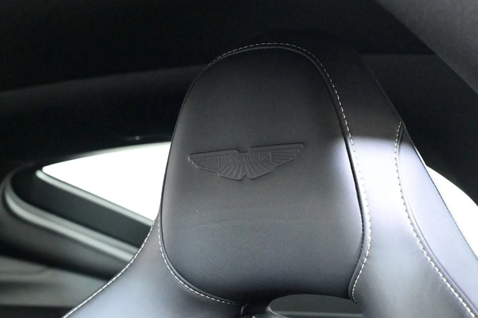 mph005_965442652_used_2026_aston_martin_vantage_11350_22917538_5_1024_35d12cac20
