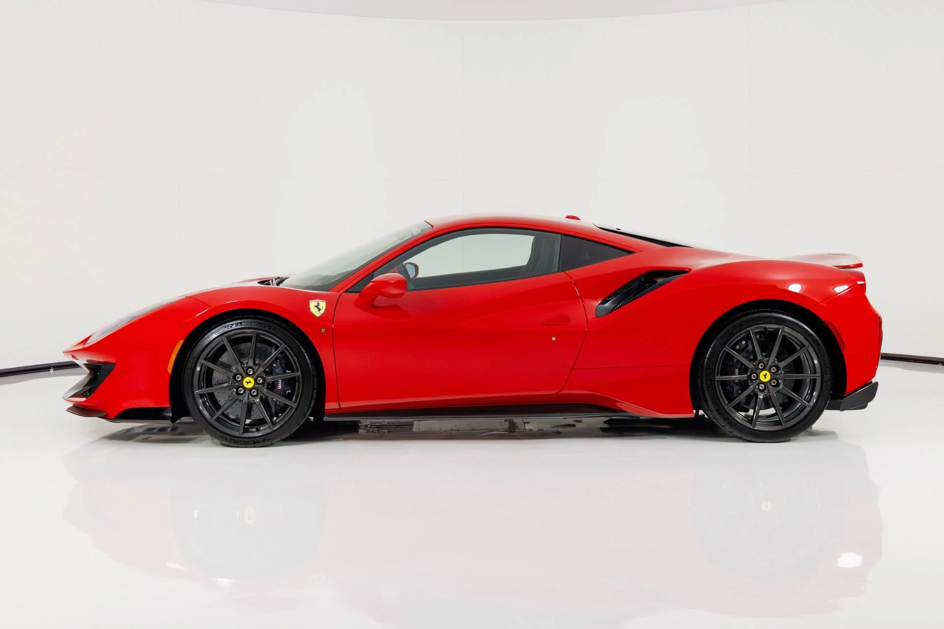 mph005_967273153_Used_2019_Ferrari_488_Pista_1771977490_00f879076e
