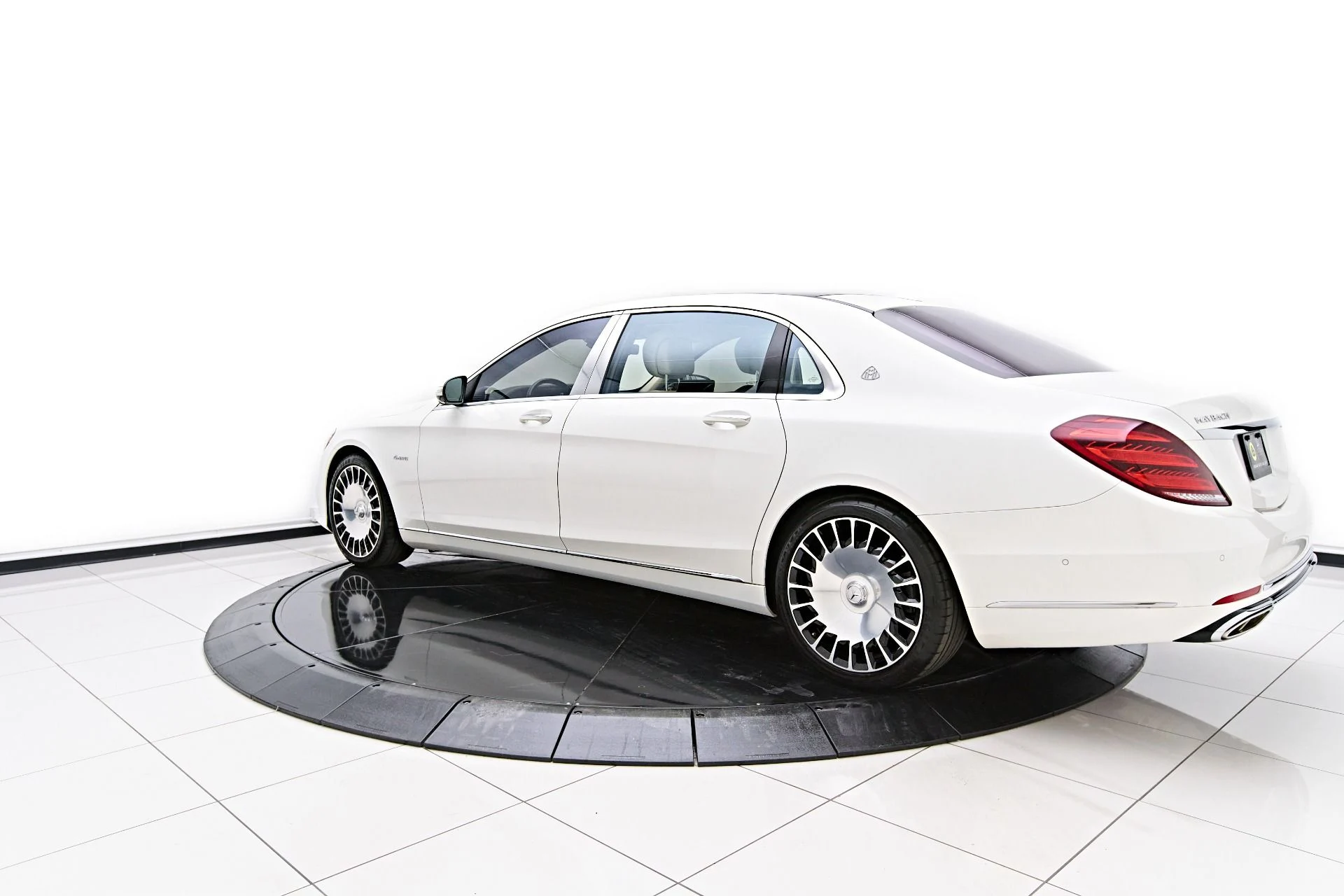 mph005_967361606_Used_2020_Mercedes_Benz_S_Class_Maybach_S_560_1686091105_7be9cc07e0