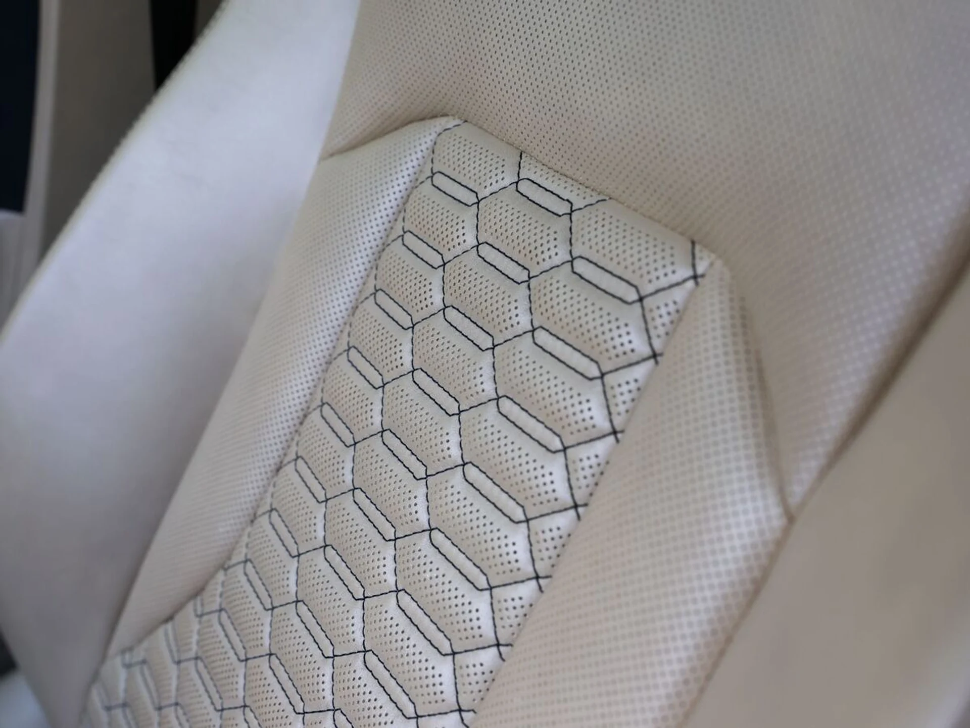 mph005_971324157_5nj7faurnmp11vwpqd3z9i012elc_2e9d3233c2