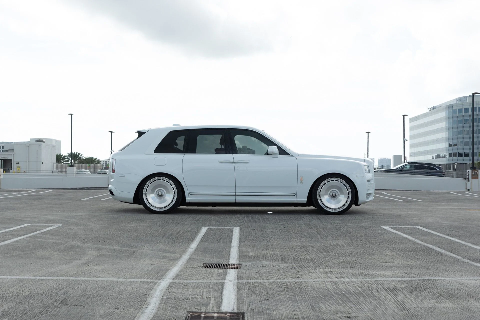 mph006_1007356987_Used_2020_Rolls_Royce_Cullinan_1764721010_126ff6b397