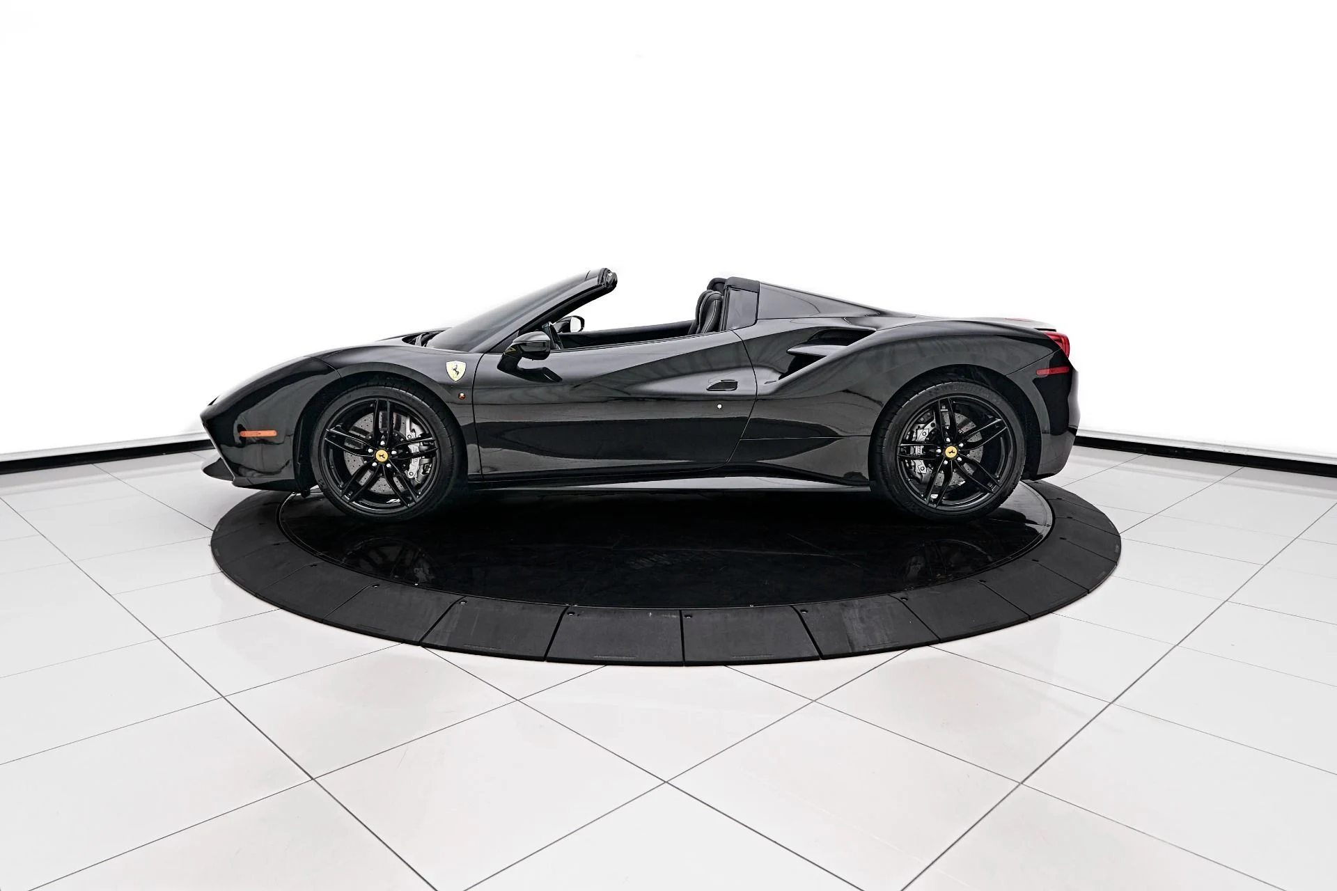 mph006_1011151171_Used_2018_Ferrari_488_Spider_Base_1717624092_035d1025ea