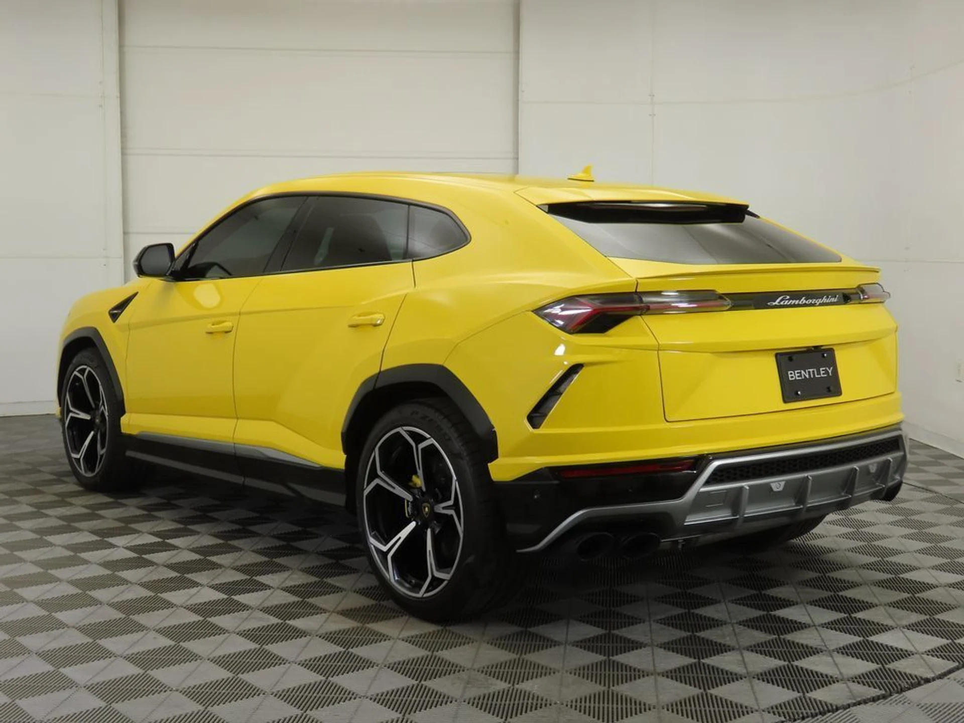 mph006_1011153238_used_2019_lamborghini_urus_awd_8119_22960416_7_1024_2a860be876