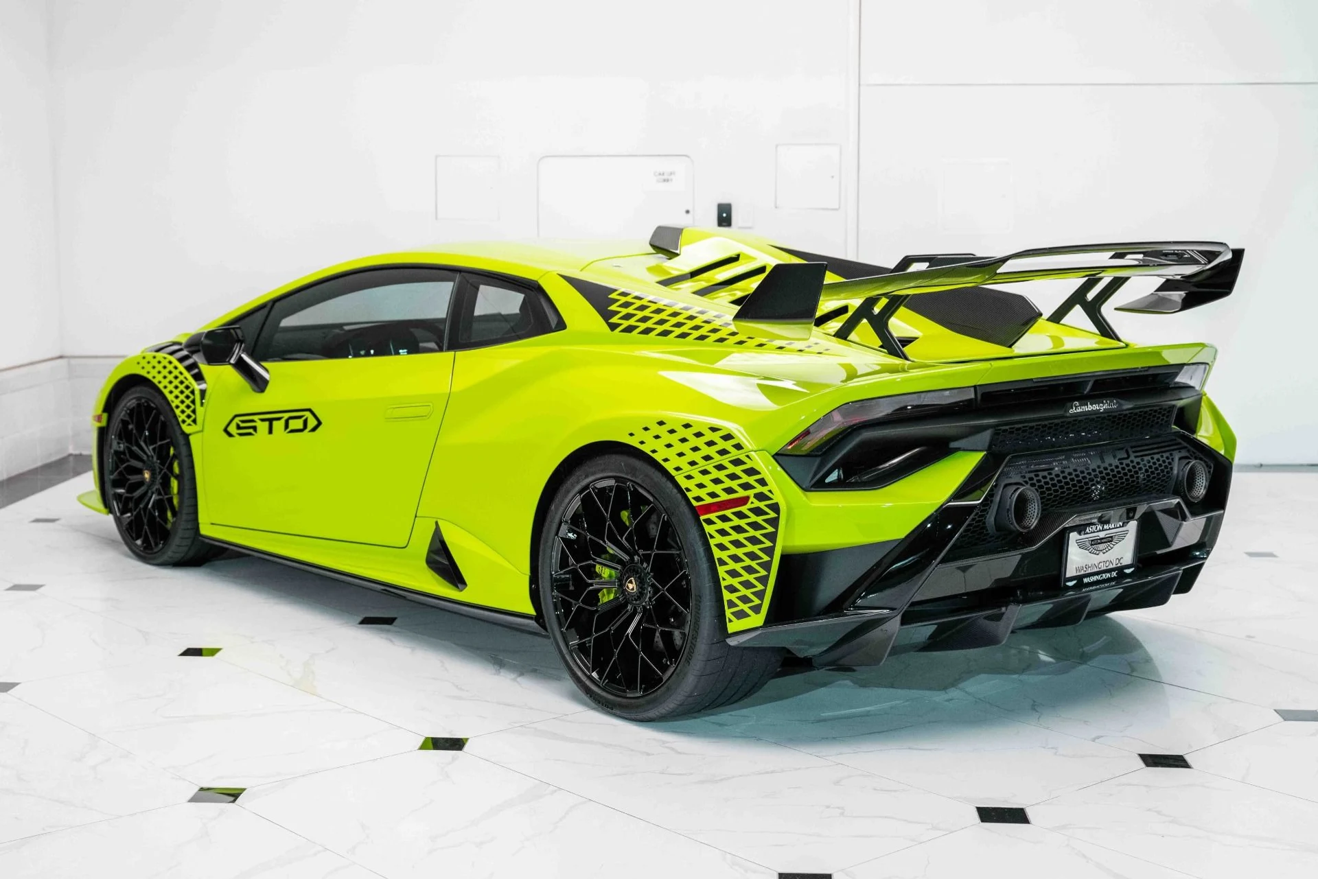 mph006_101220981_Used_2022_Lamborghini_Huracan_STO_Coupe_1765561049_e96eb961bf