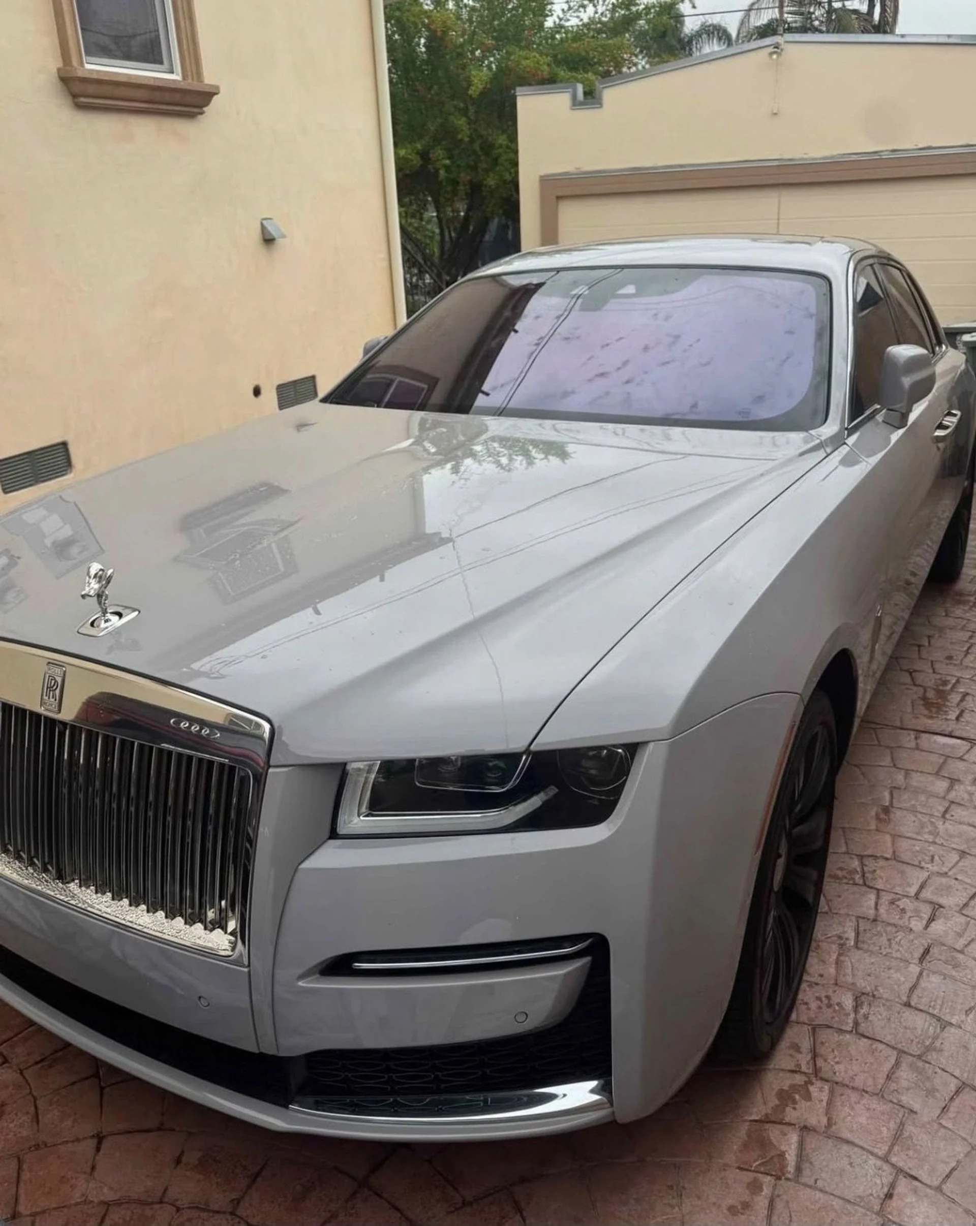 mph006_101367110_Used_2022_Rolls_Royce_Ghost_1753300266_a8f2d92235