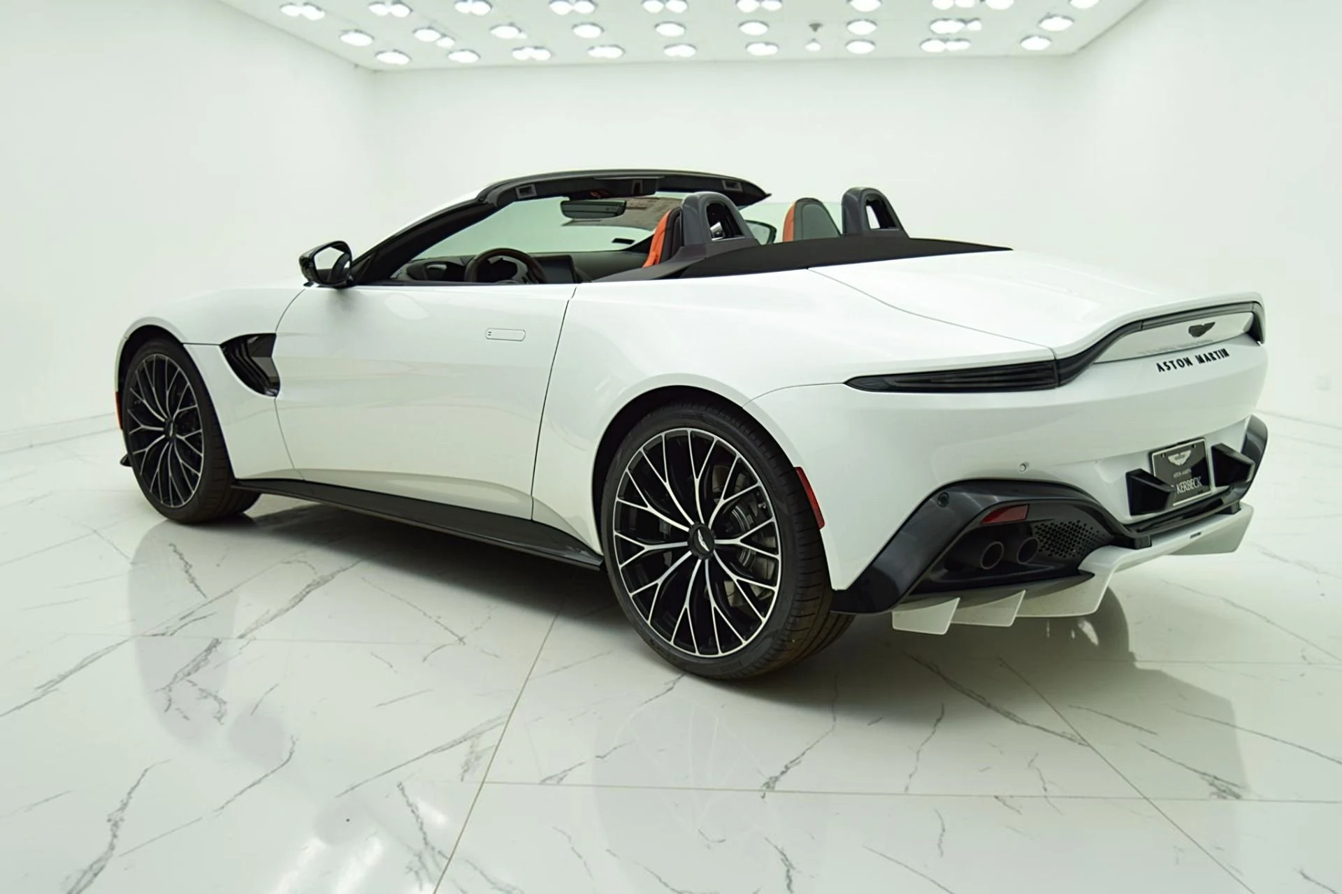 mph006_1015843775_Used_2023_Aston_Martin_Vantage_Roadster_1c1cf1e3c7