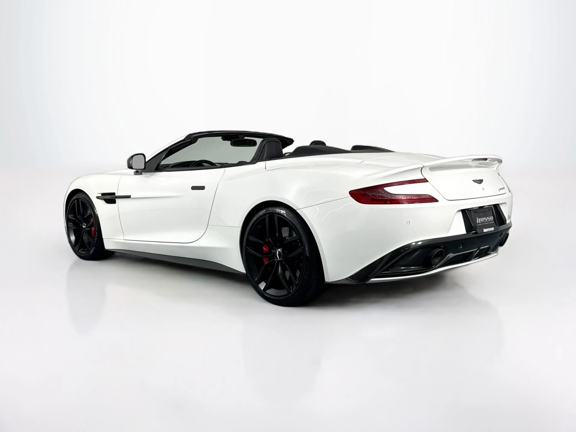 mph006_1017130242_Used_2015_Aston_Martin_Vanquish_Volante_1782334078_8e0eea36d2