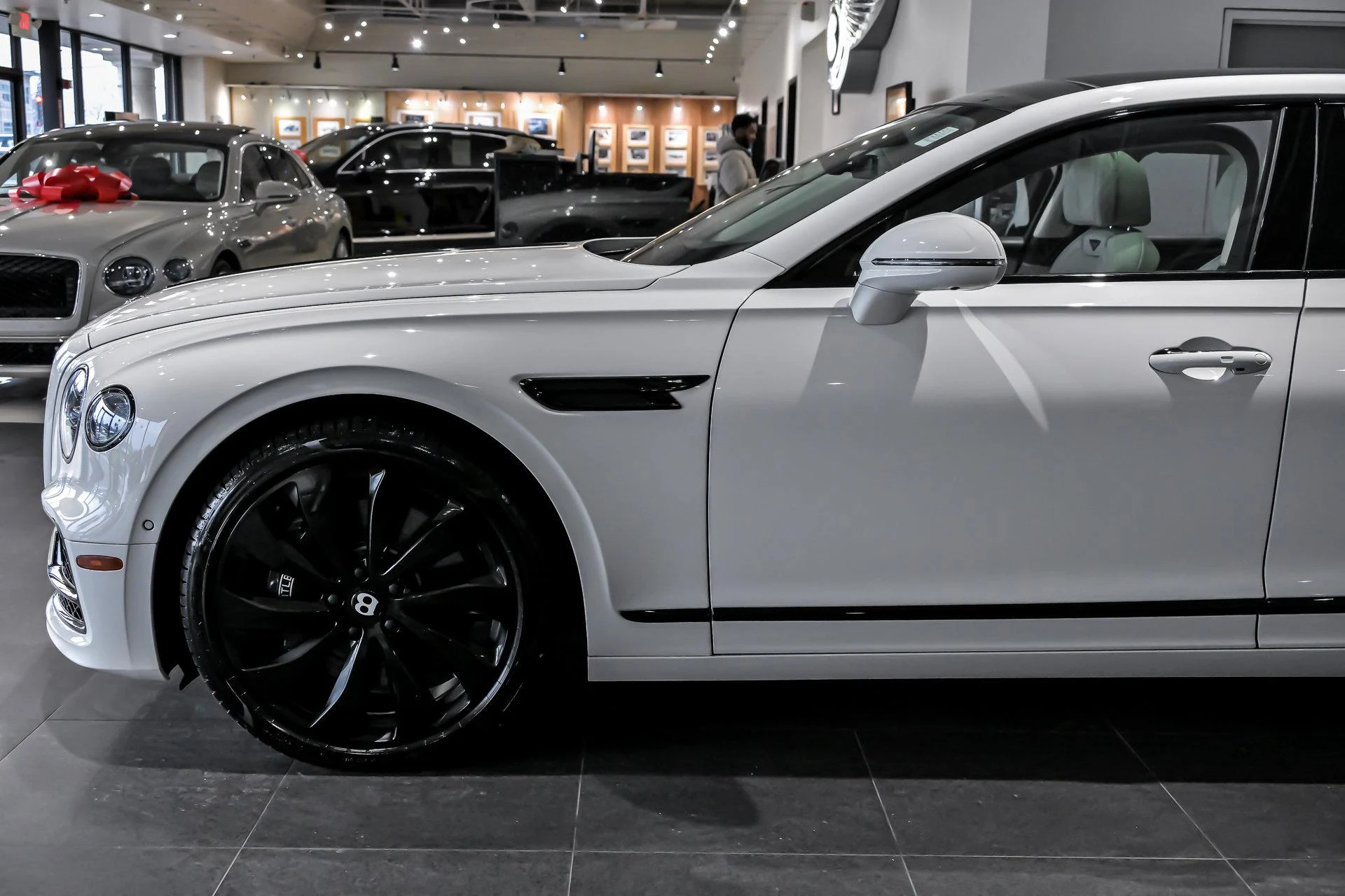 mph006_1018167229_Used_2021_Bentley_Flying_Spur_V8_1765794812_dffefa2096