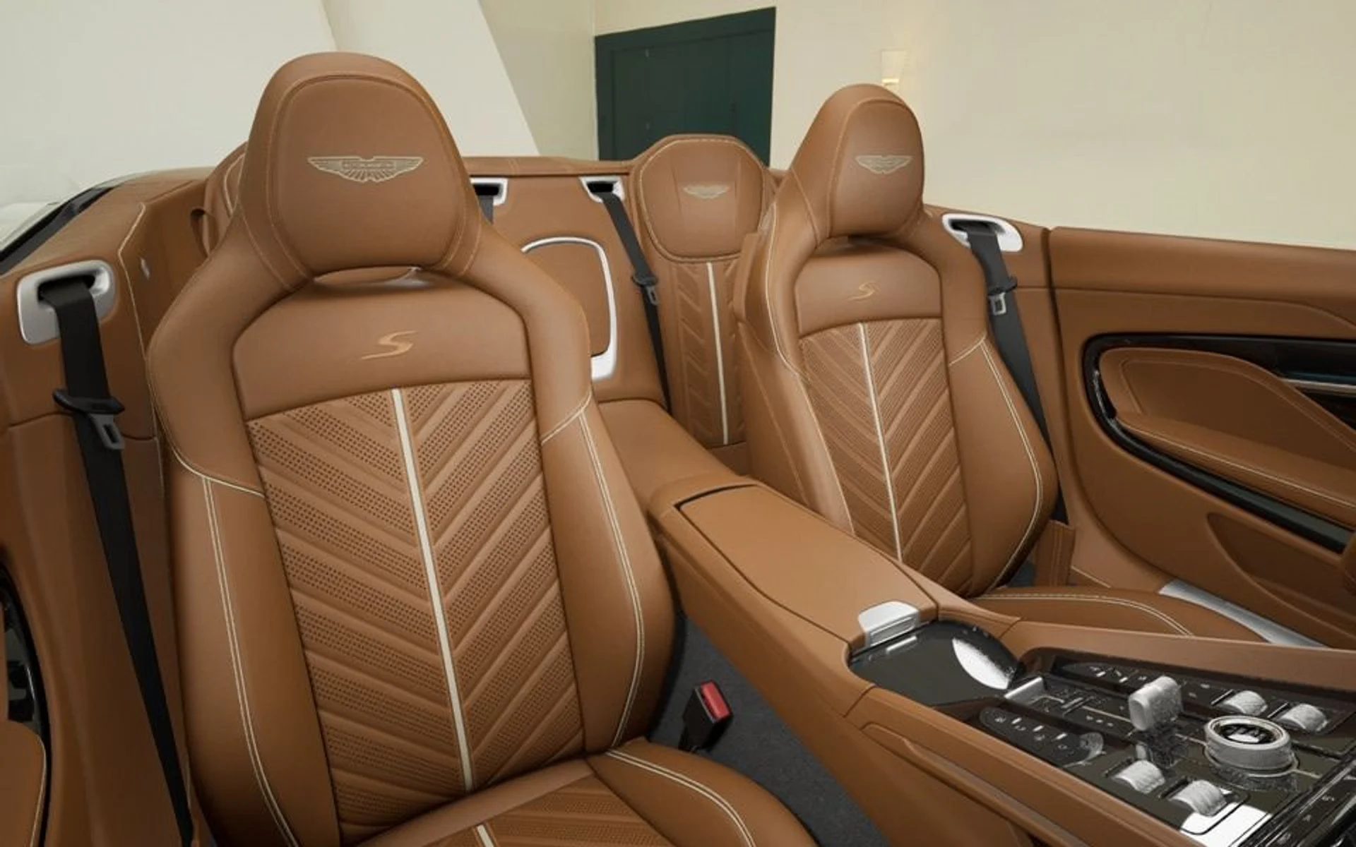 mph006_1019181760_New_2027_Aston_Martin_DB_12_S_Volante_In_Transit_654fc5696d