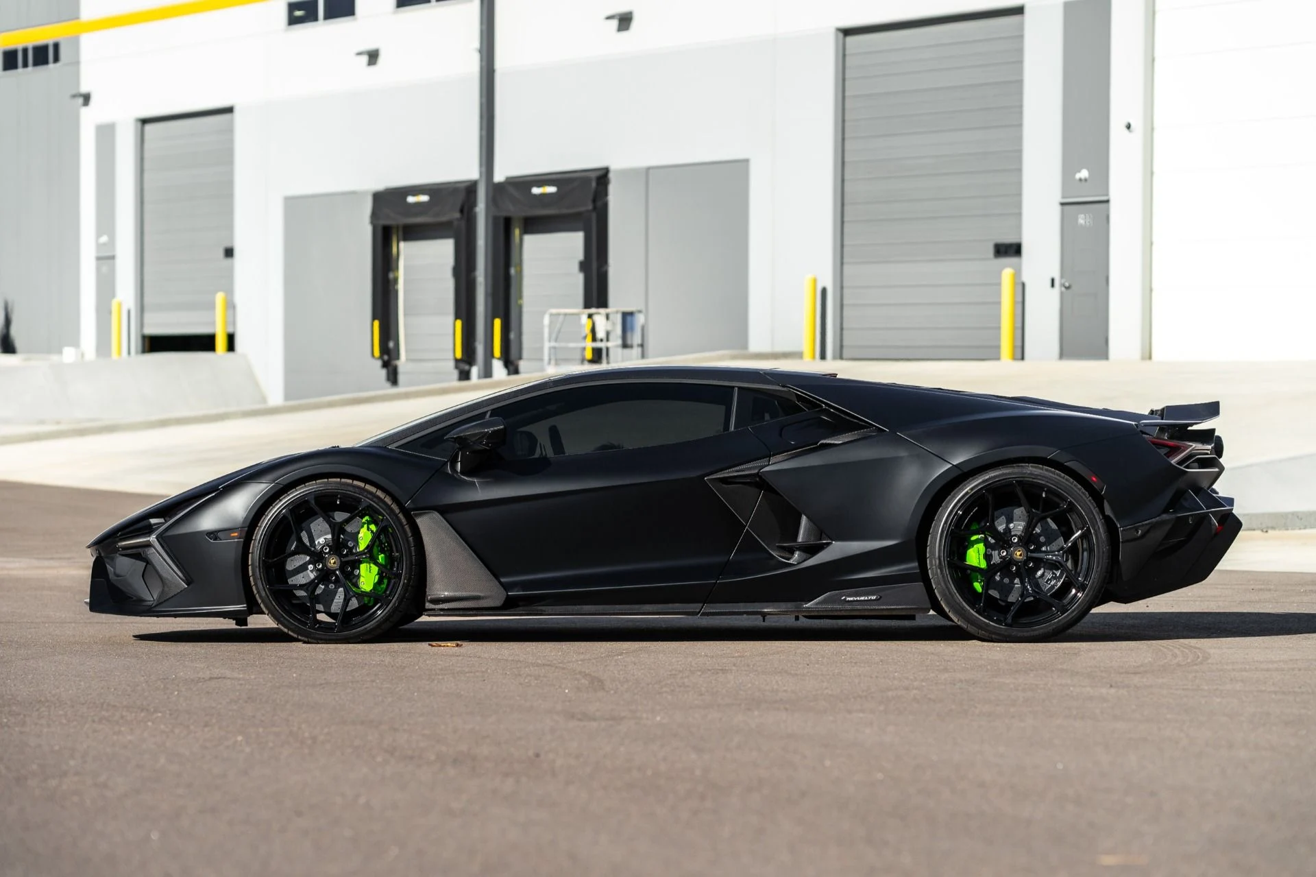 mph006_1025194779_Used_2025_Lamborghini_Revuelto_1791313558_606ec40256