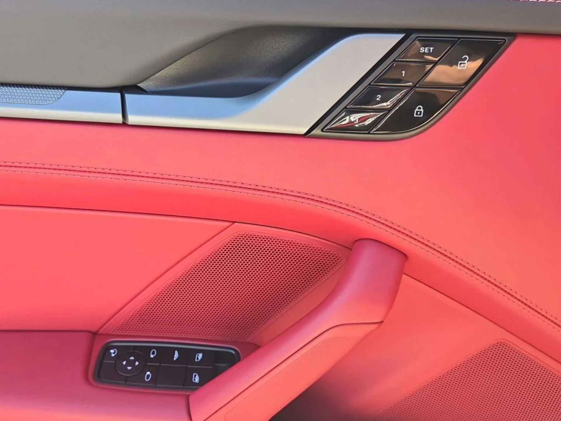 mph006_1034314002_ln_Tnh_R3x_Y1_K_Sg_Skx7_AY_Iu93dojs_f982db2e1b