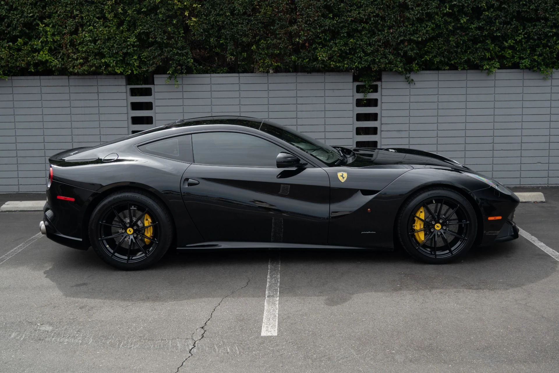 mph006_1041005065_Used_2014_Ferrari_F12berlinetta_1756490493_e5901a9f68