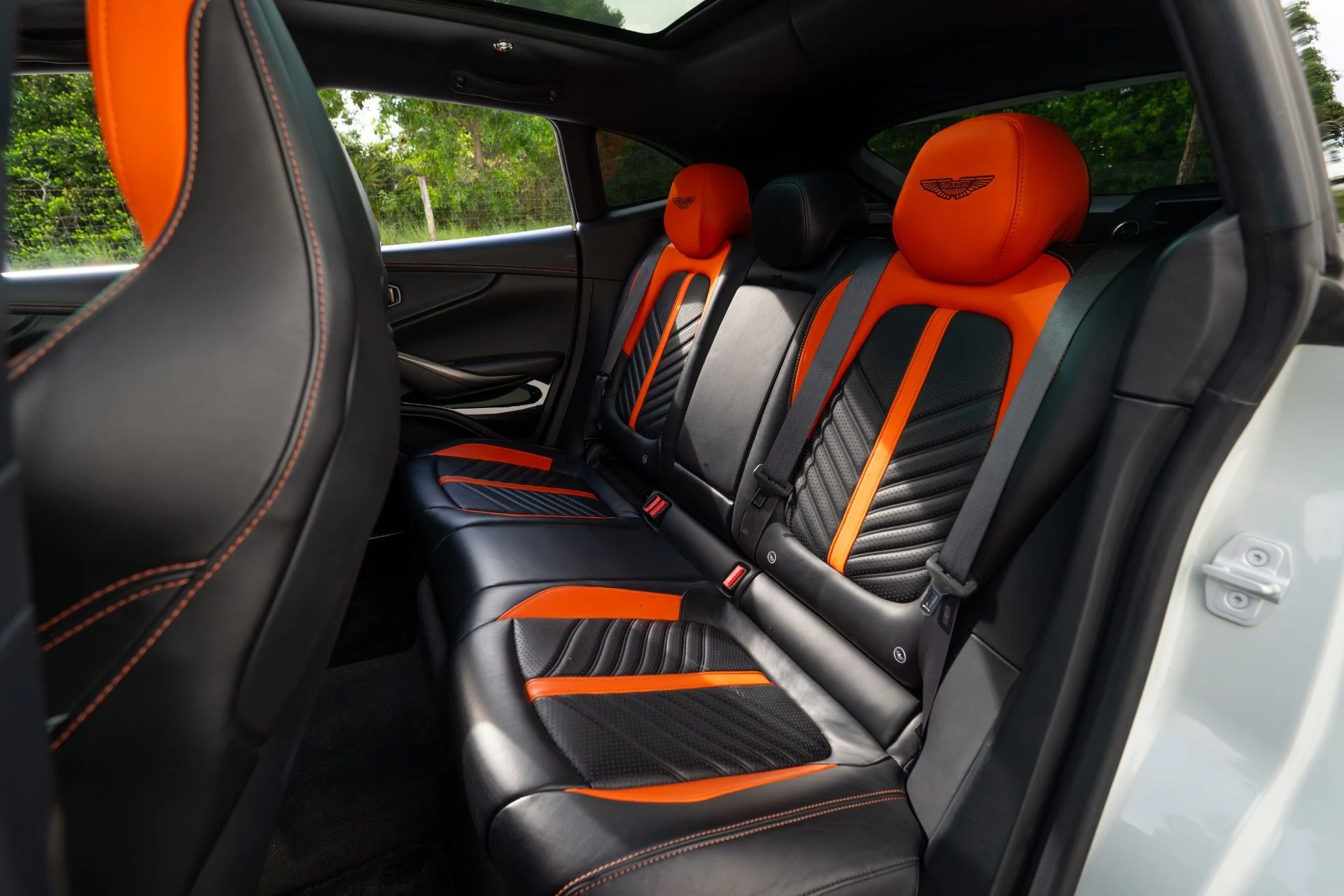 mph006_1050858576_Used_2023_Aston_Martin_DBX_707_1756441558_60b96b8c45