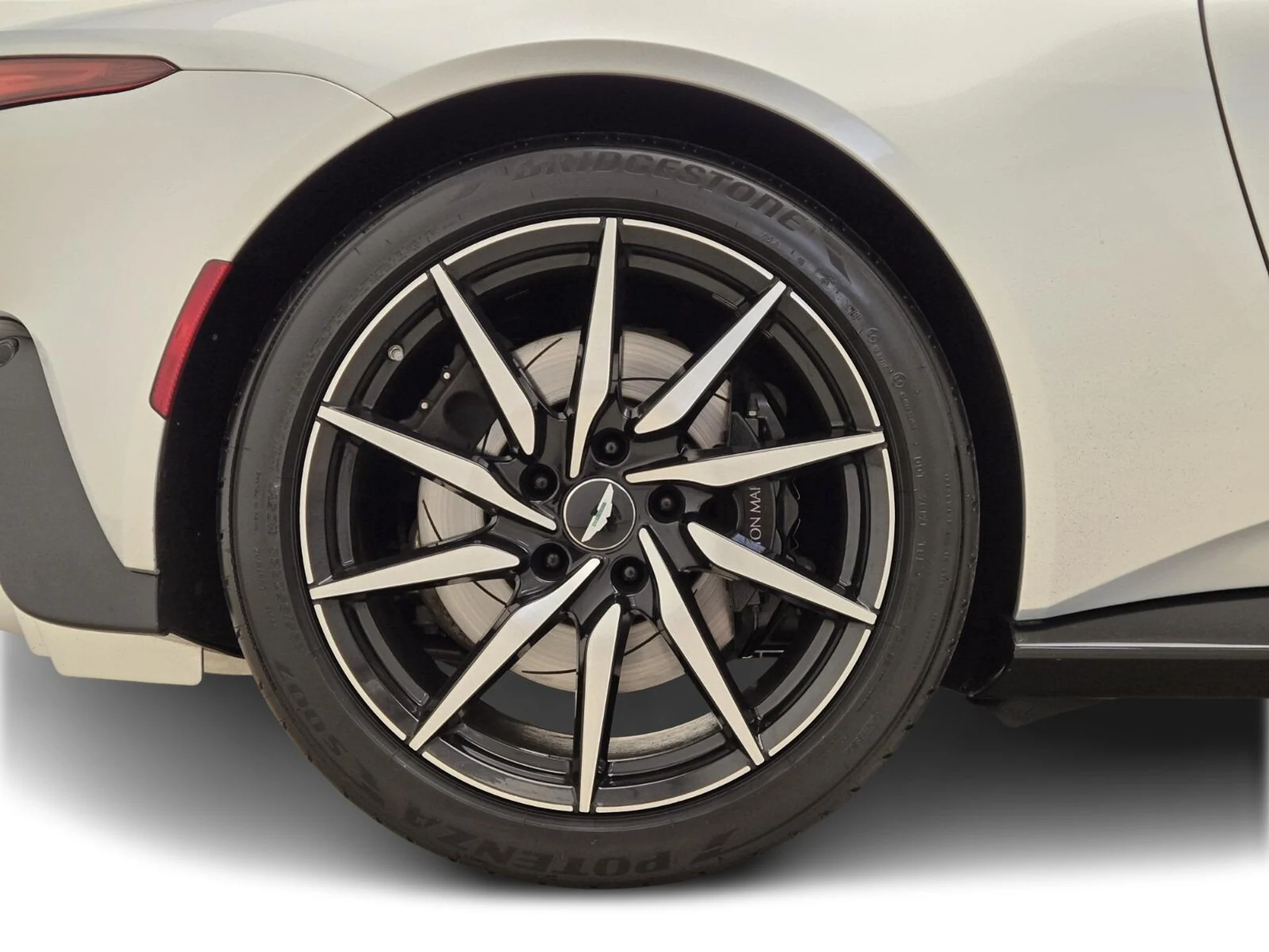 mph006_1057885364_Used_2019_Aston_Martin_Vantage_1756191171_22ca9a4be0