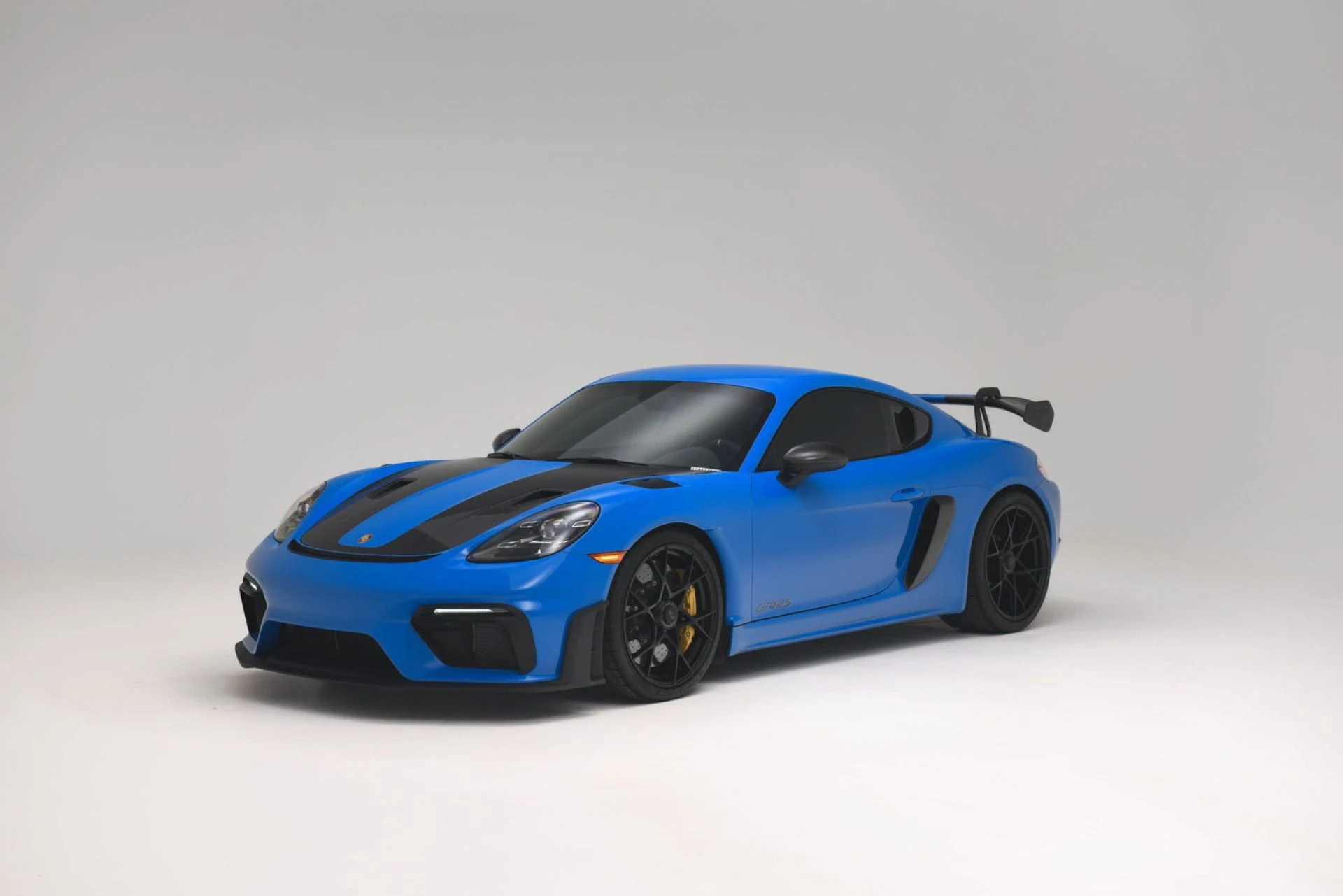 mph006_1058672305_Used_2024_Porsche_718_Cayman_GT_4_RS_1775171222_ac16051f79