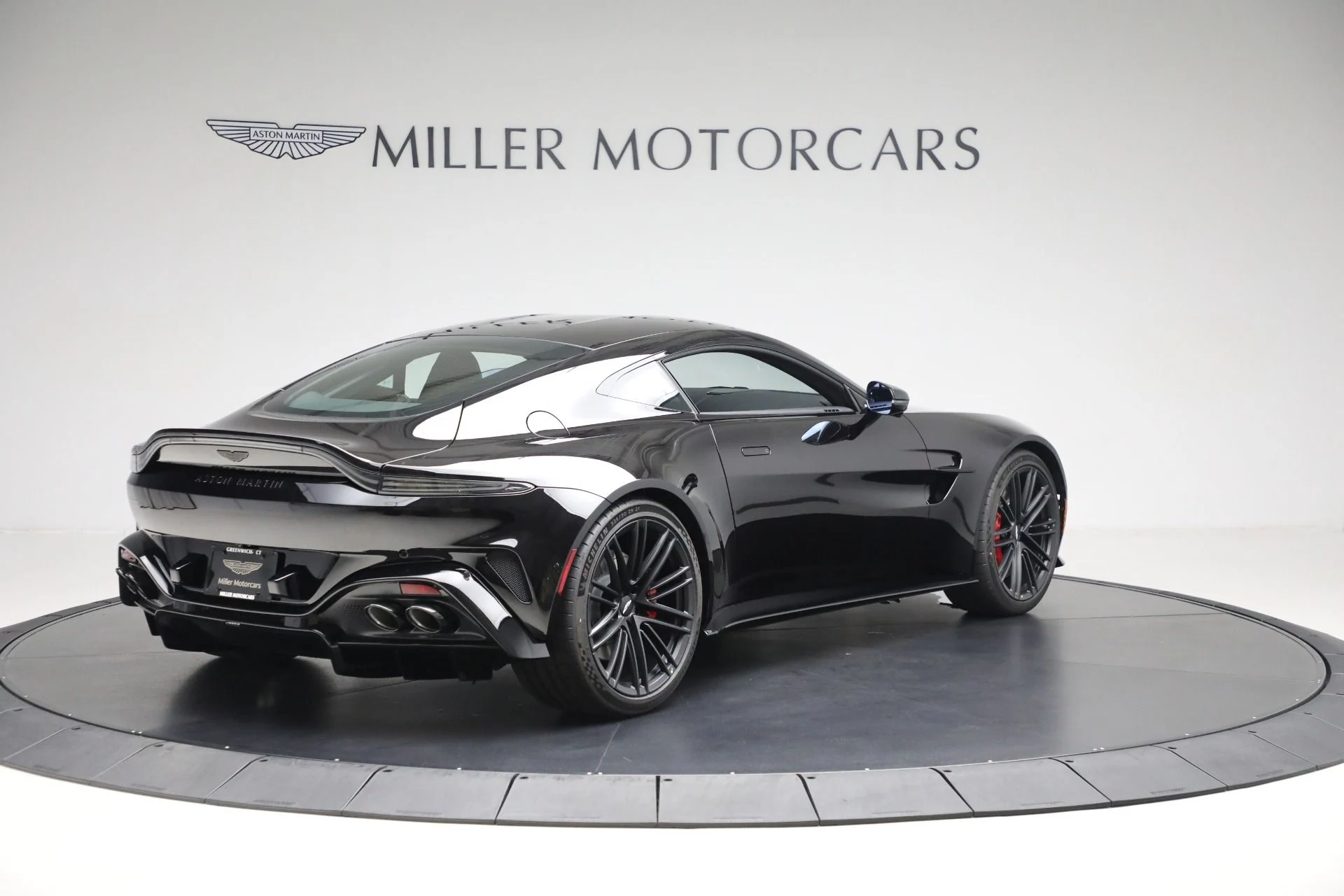 mph006_10623902_New_2025_Aston_Martin_Vantage_465f30d024