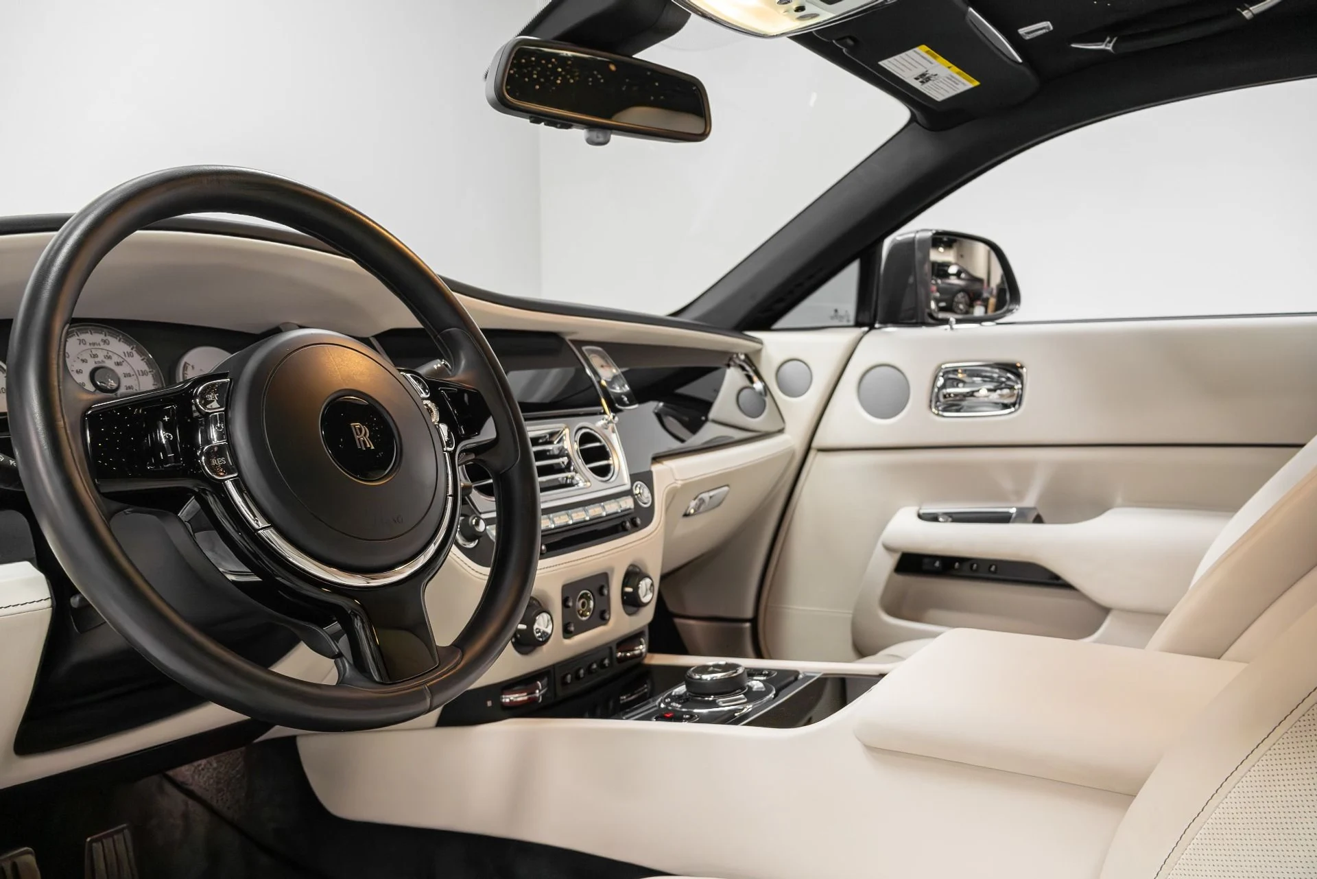 mph006_1081234903_Used_2016_Rolls_Royce_Wraith_1765322495_ac8dca775c