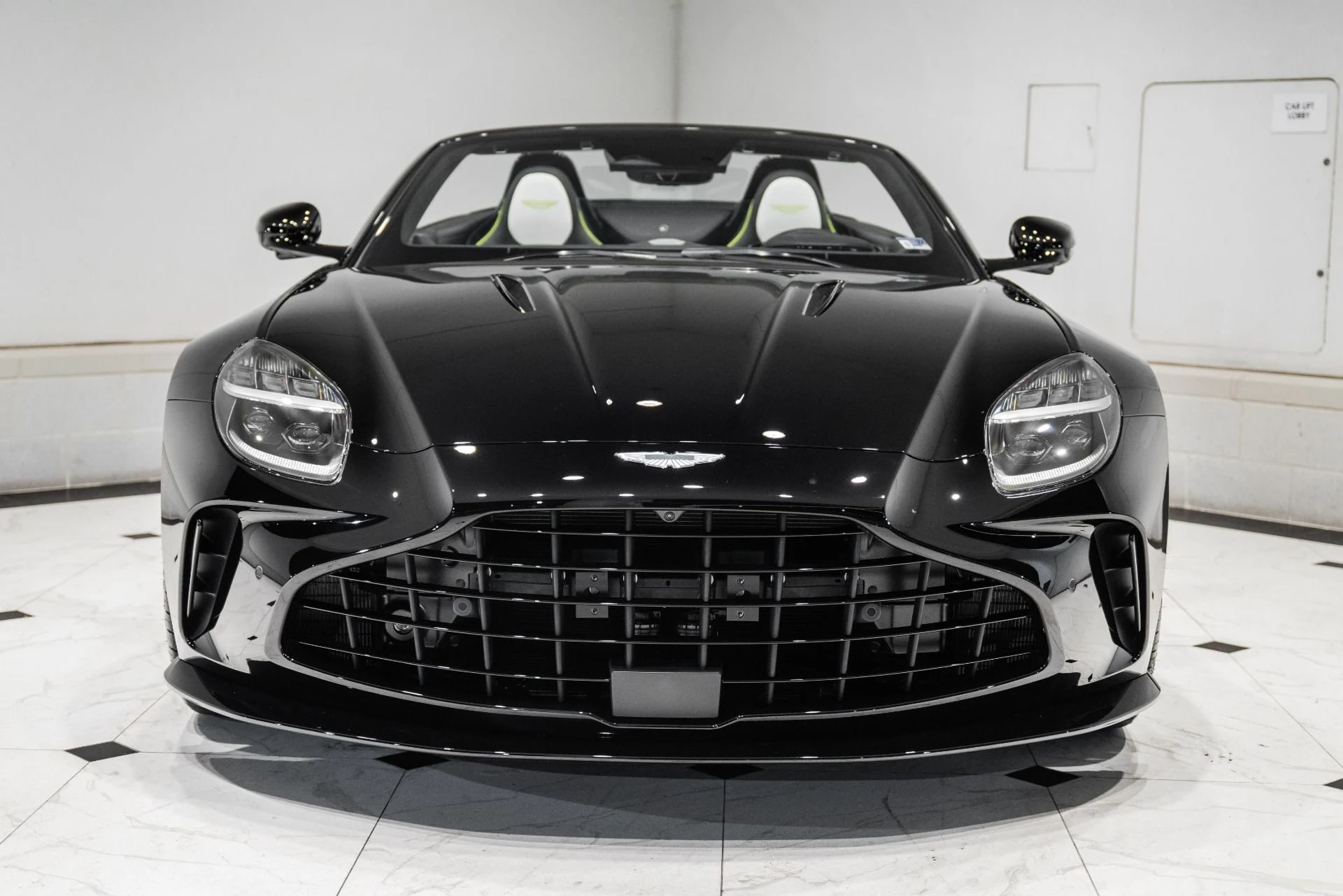 mph006_1087589459_New_2026_Aston_Martin_Vantage_S_Roadster_1780941042_32bc0b4471