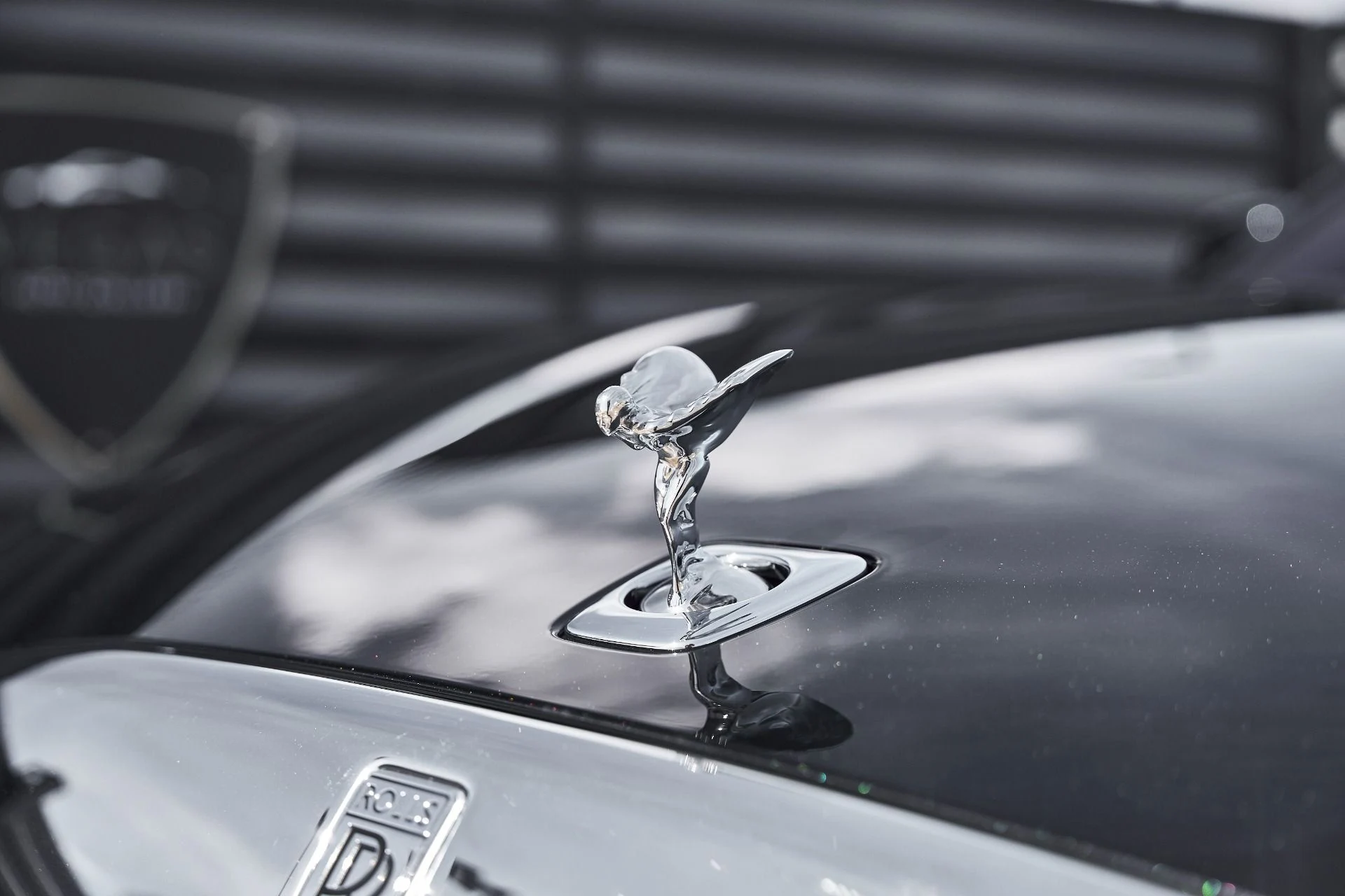 mph006_1095848863_Used_2025_Rolls_Royce_Spectre_Base_1771642432_9c654ab815