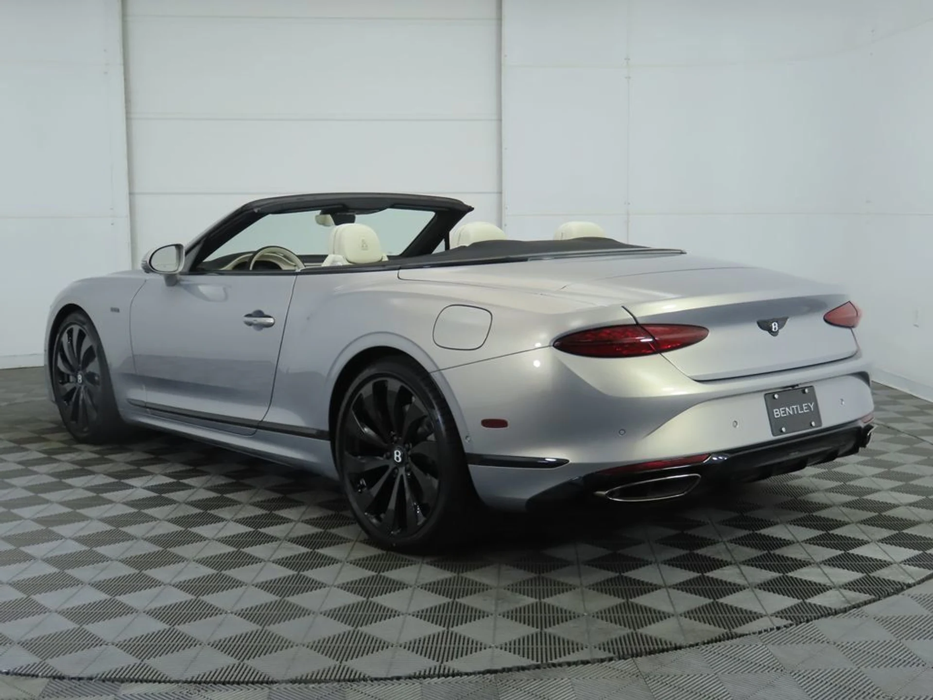 mph006_1101253007_new_2025_bentley_continental_gtblackeditionconvertible_8119_22910189_7_1024_0ec03c58f8