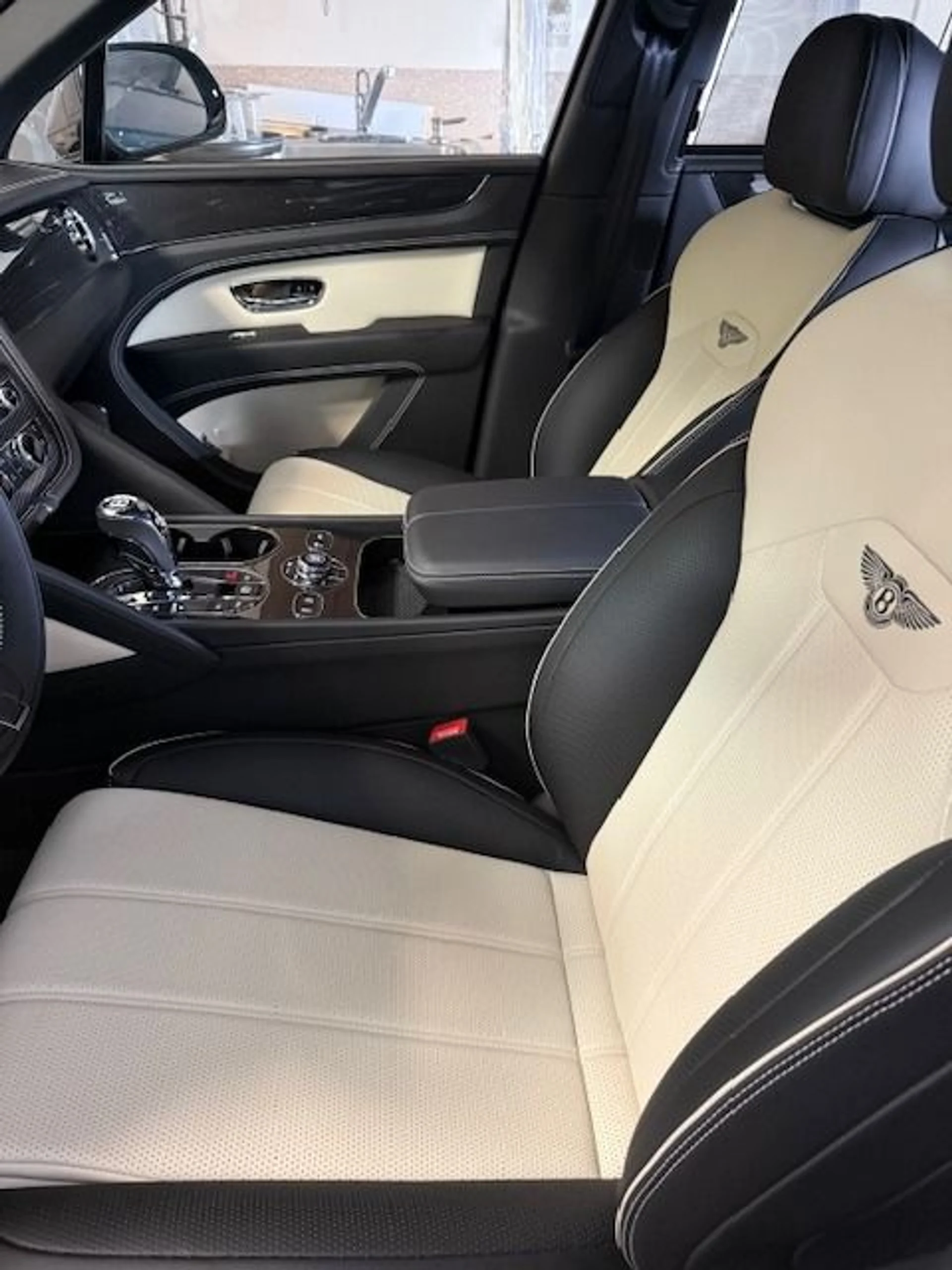 mph006_1102655763_Used_2022_Bentley_Bentayga_V8_1759961279_7fa3185146