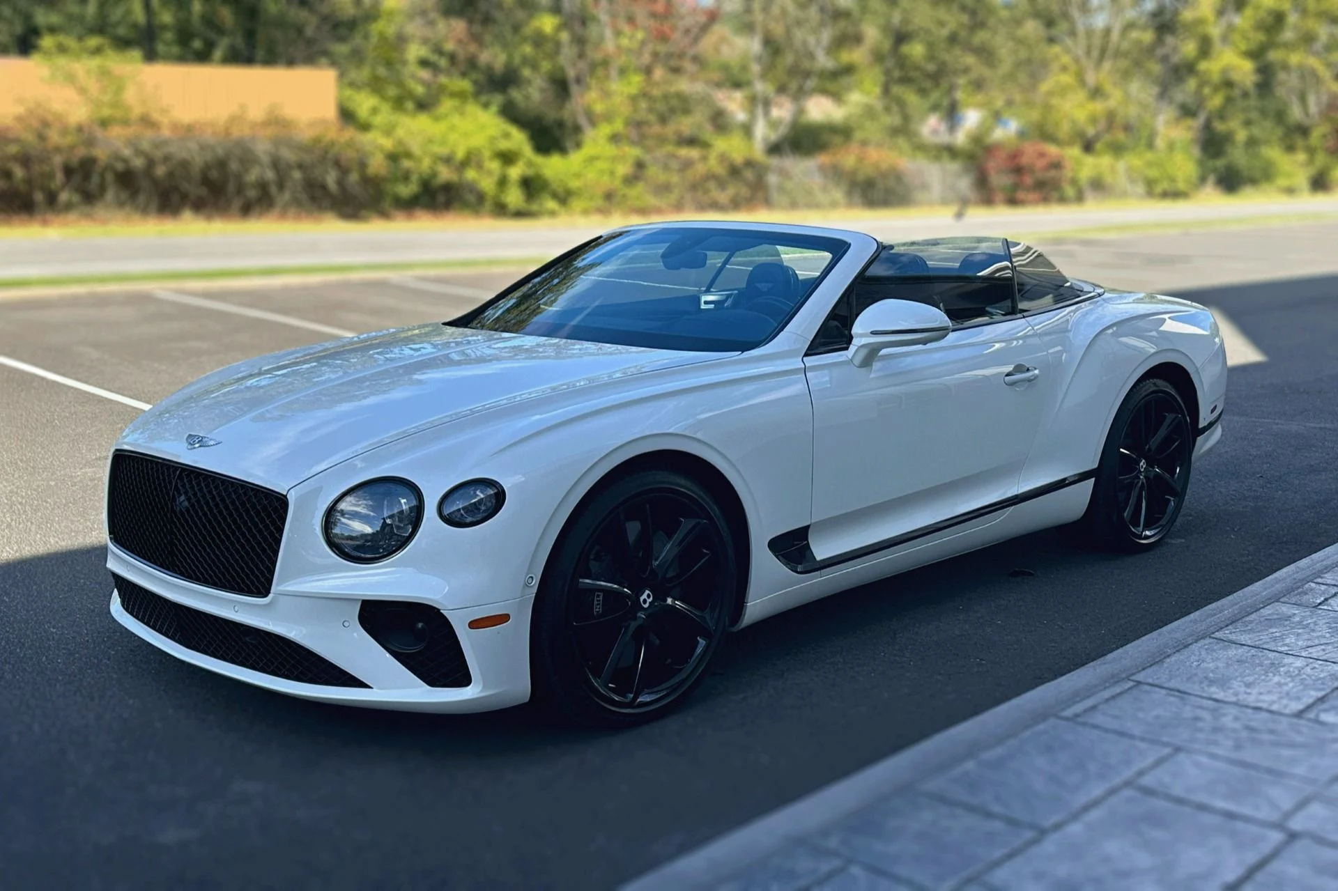 mph006_1107177386_Used_2022_Bentley_Continental_GTC_V8_1760707464_7f7d06e266