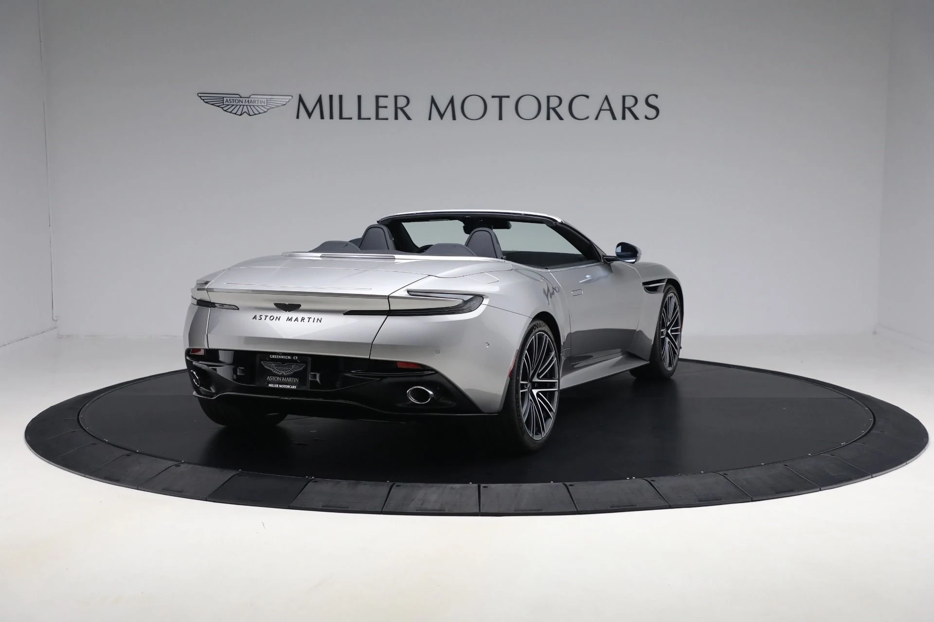 mph006_1107849569_New_2026_Aston_Martin_DB_12_Volante_60ff66a1d0