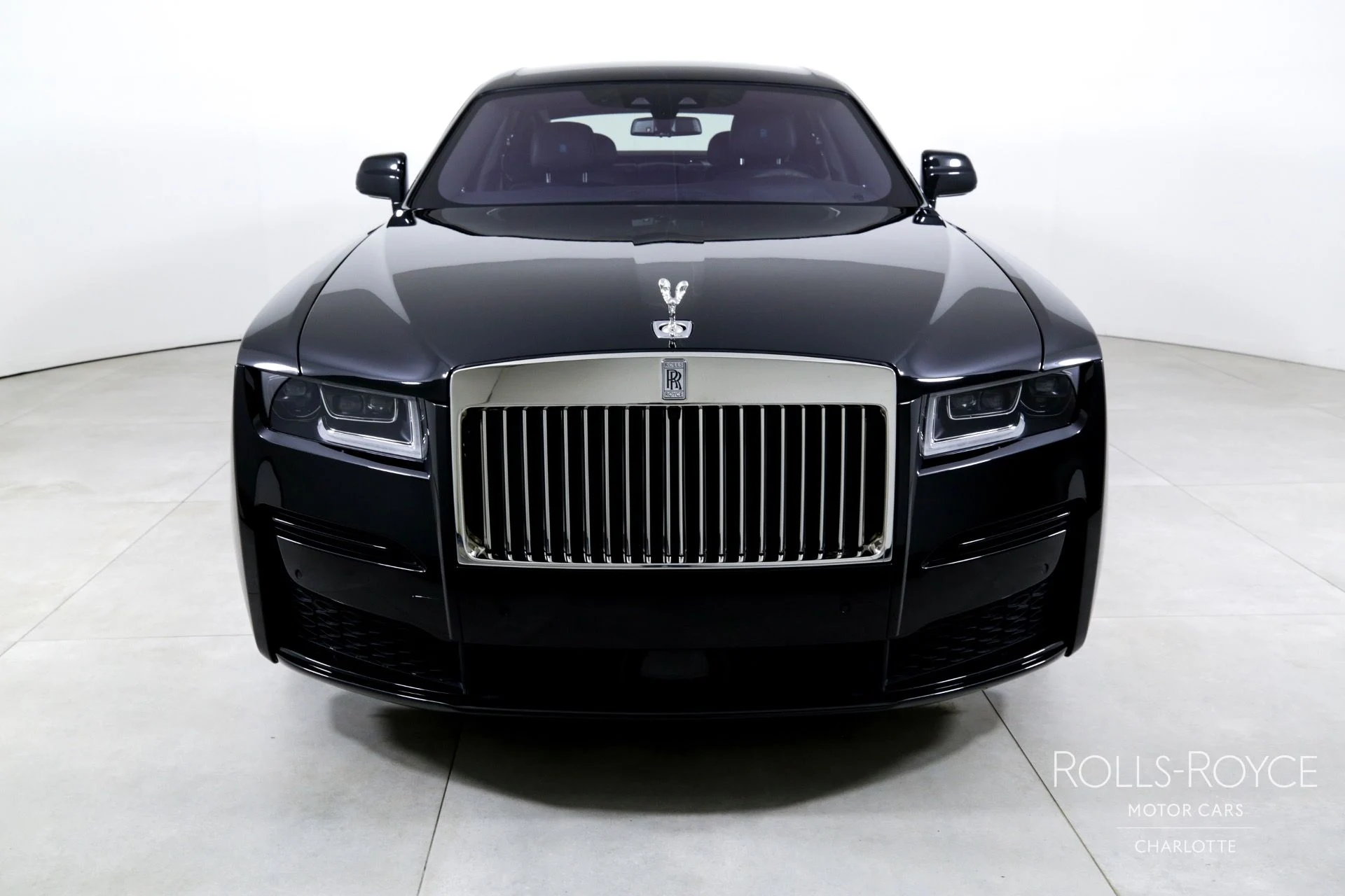 mph006_1122229311_Used_2024_Rolls_Royce_Ghost_1746461381_cecc8b9fd2