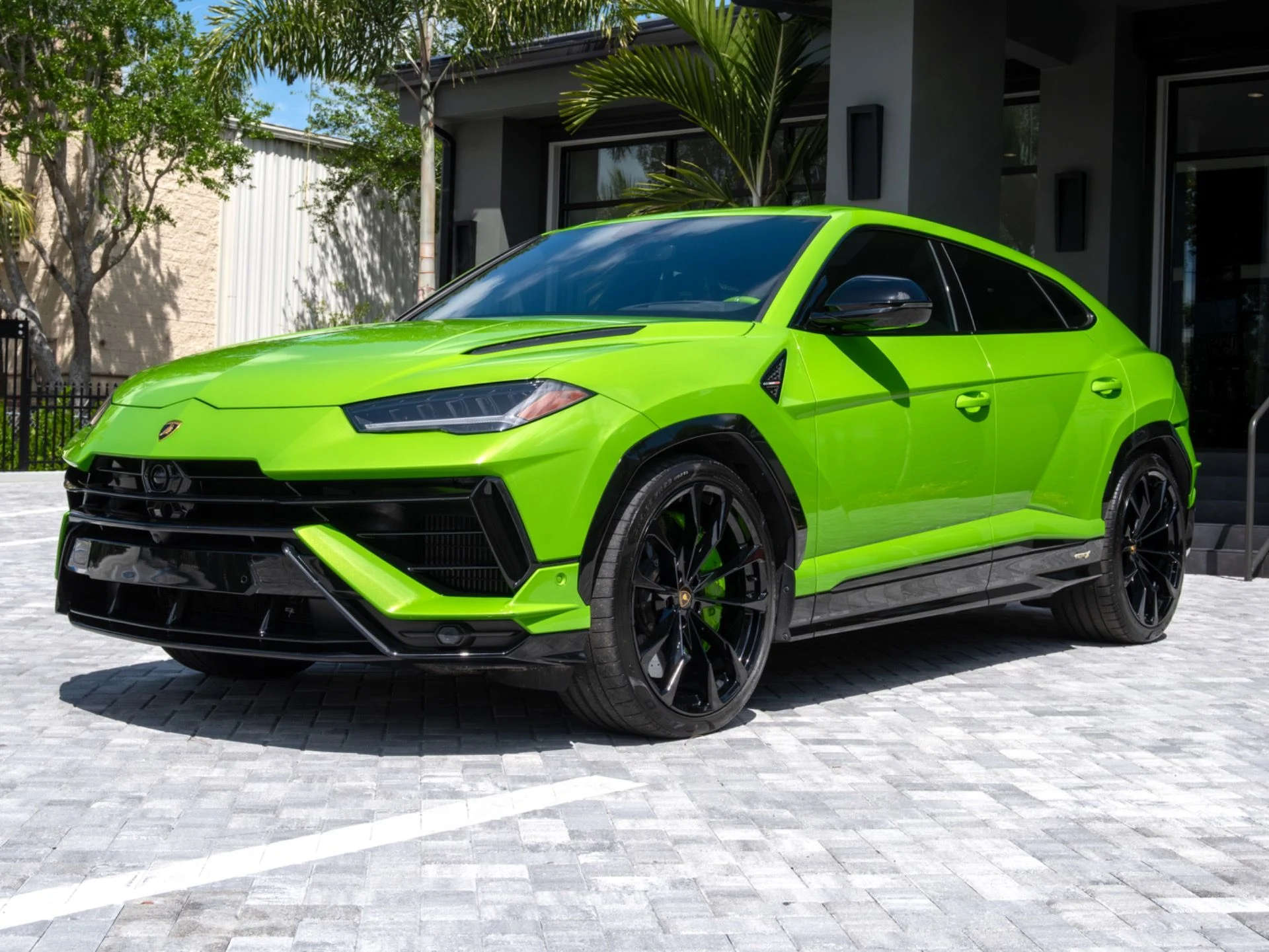 mph006_1122272363_Used_2024_Lamborghini_Urus_S_1775489517_9ce26b99f6