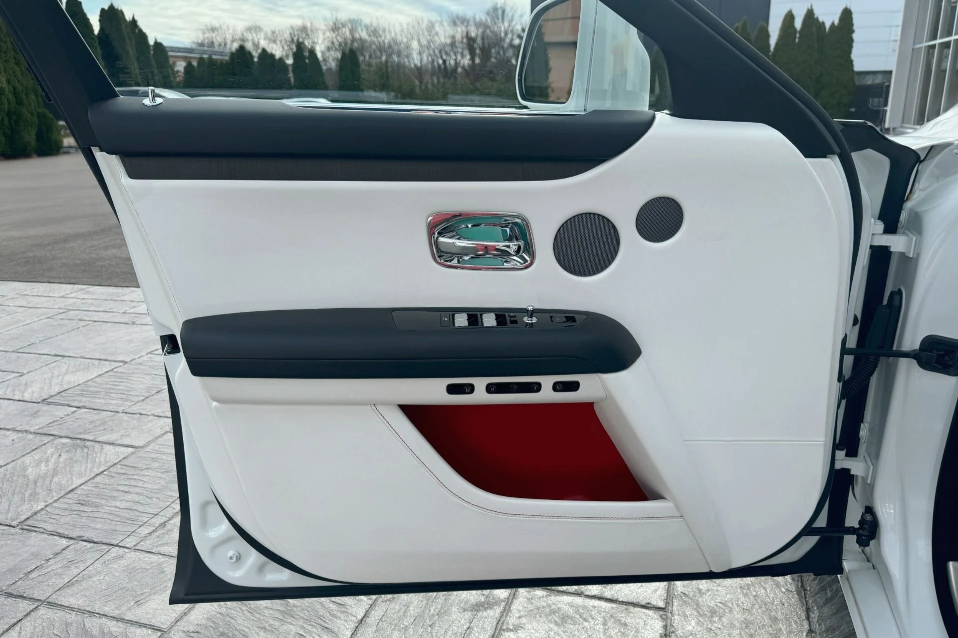 mph006_1124710292_Used_2022_Rolls_Royce_Ghost_1751312167_28110b2f15