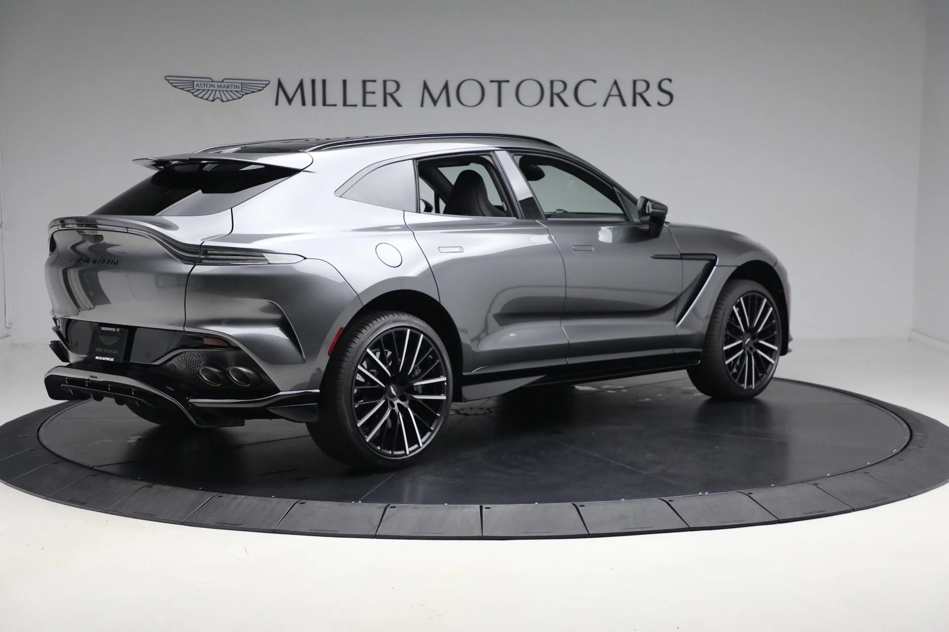 mph006_1130725328_New_2025_Aston_Martin_DBX_707_ac2a3f07c2