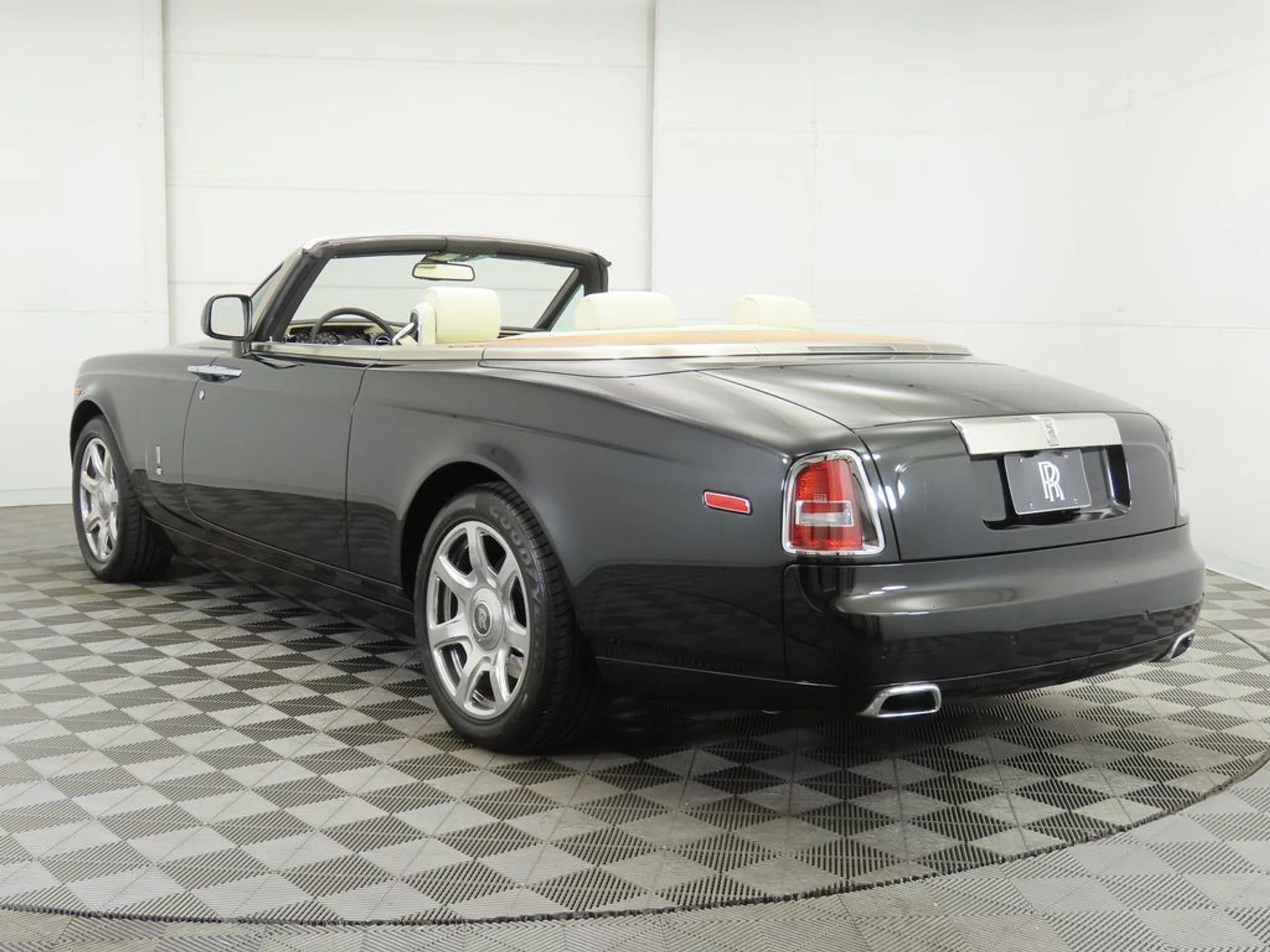 mph006_1139162599_used_2012_rolls_royce_phantom_coupe_2drdrophead_8119_22959977_7_1024_ad125ac8ea