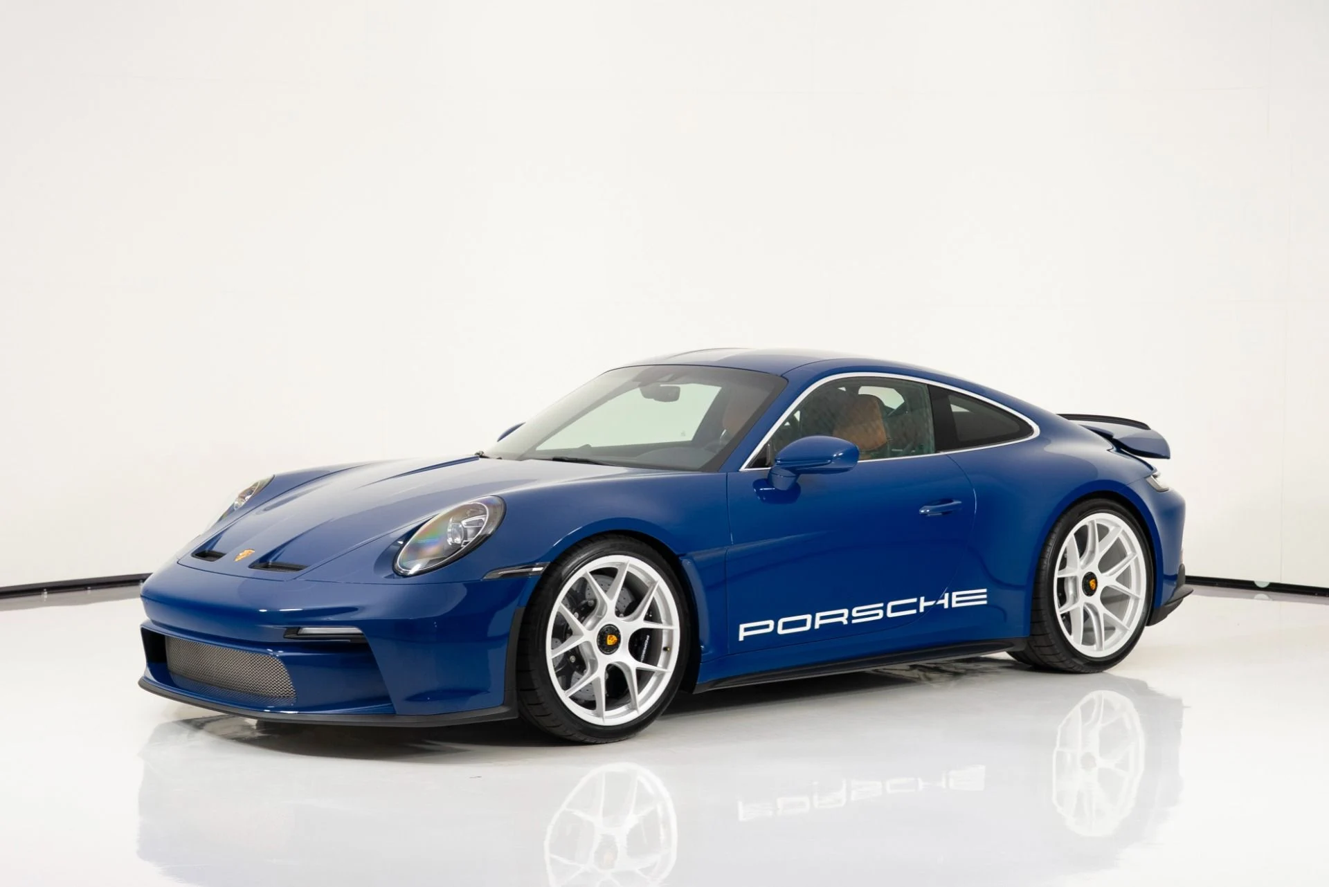 mph006_1144157534_Used_2024_Porsche_911_ST_1758136878_4331512698
