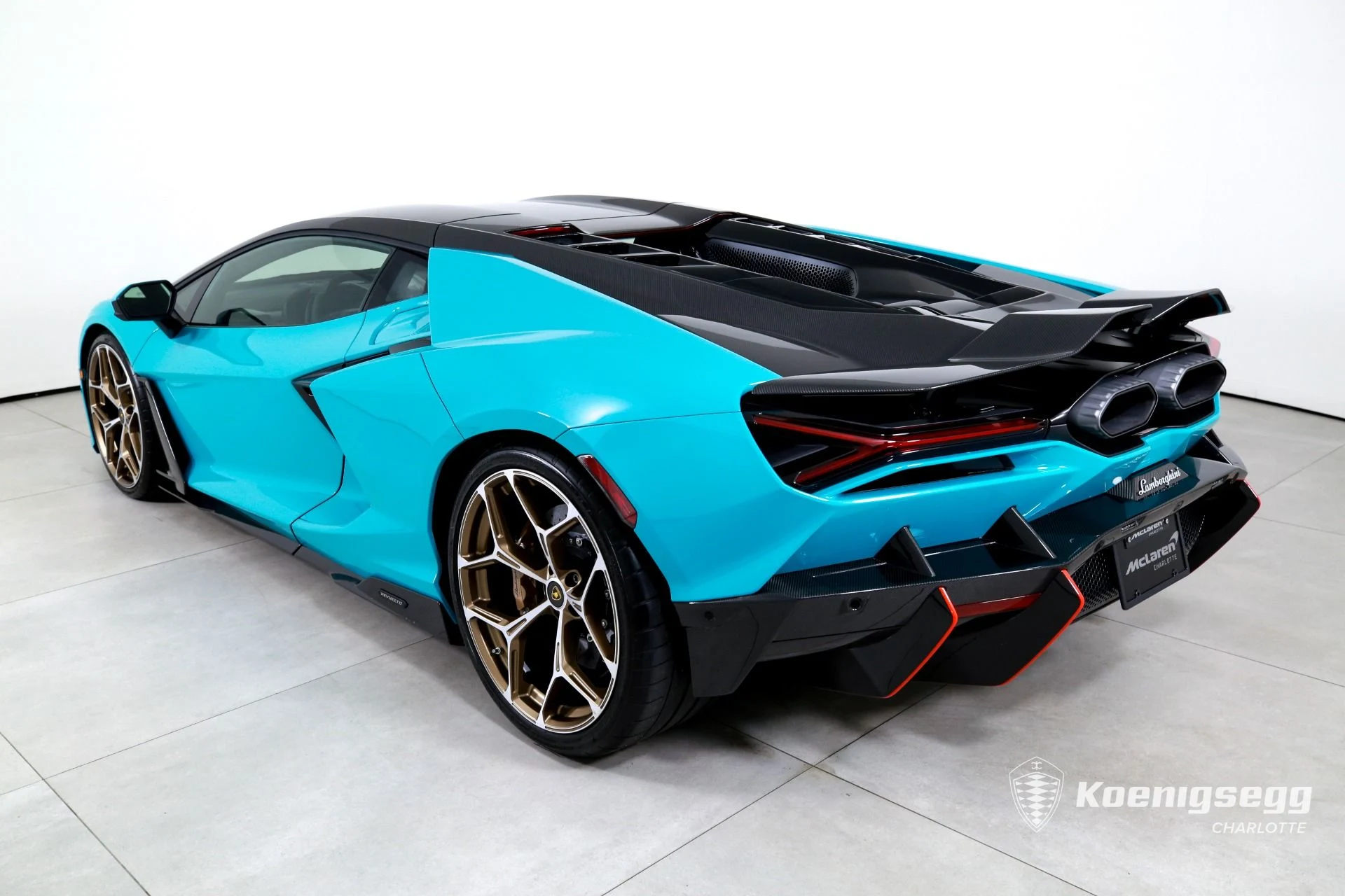mph006_1151168782_Used_2025_Lamborghini_Revuelto_1783438439_0d5e442dbc