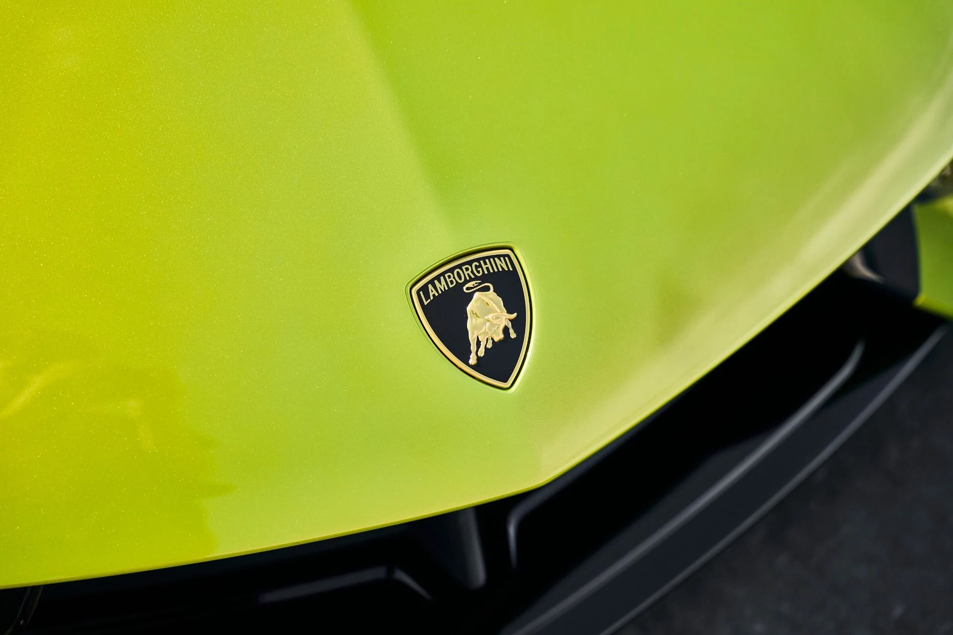 mph006_1151490585_Used_2025_Lamborghini_Revuelto_Base_1785288769_325e19be83