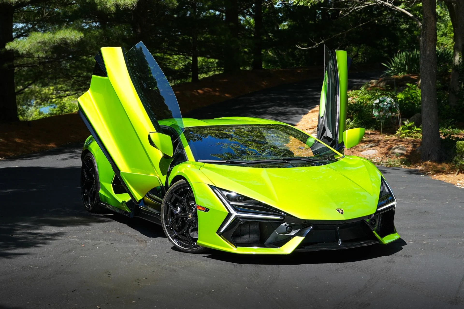 mph006_1152701815_Used_2025_Lamborghini_Revuelto_1781291405_8f322a35e7