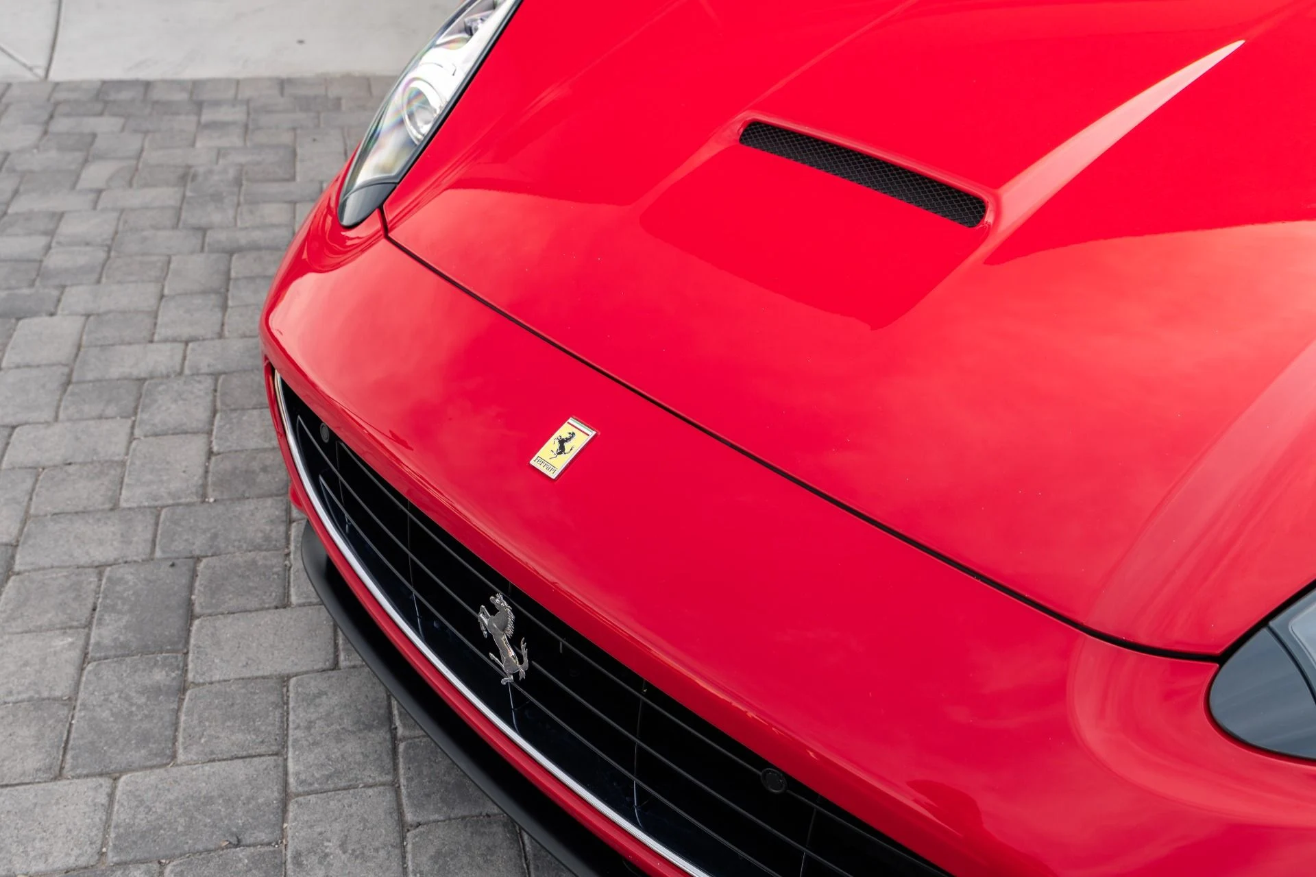 mph006_115458828_Used_2010_Ferrari_California_1772056866_130fb3fe20