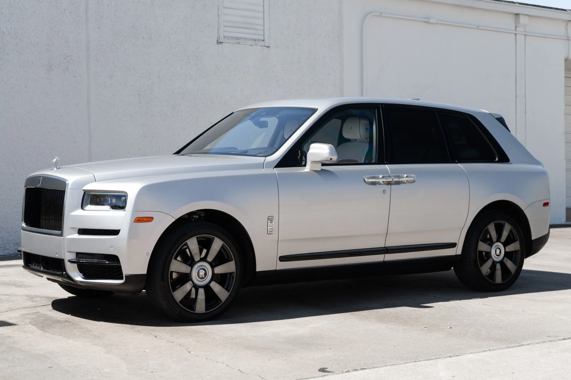 mph006_1168031264_Used_2022_Rolls_Royce_Cullinan_1773433397_f23f4cad7b