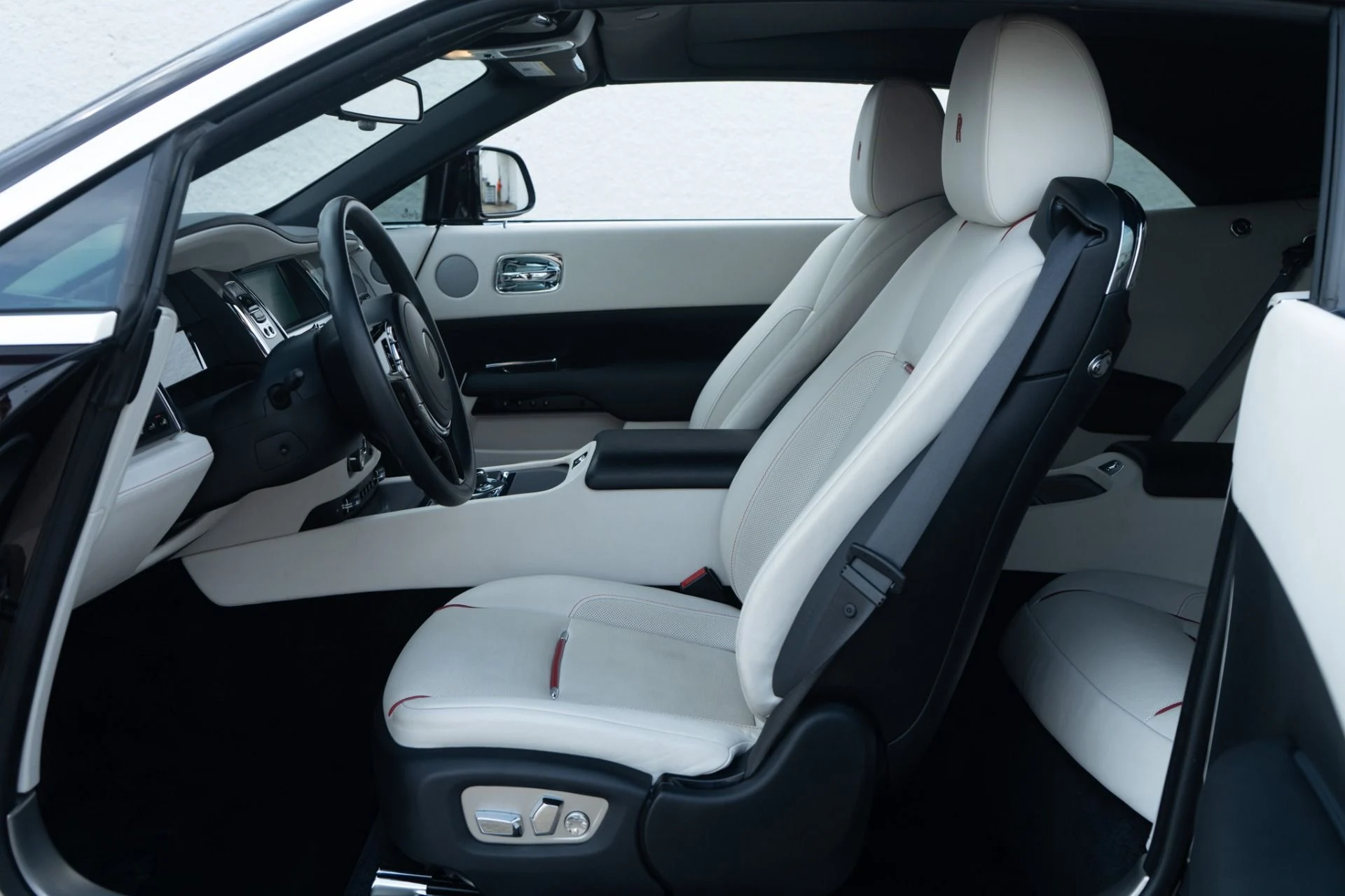 mph006_1171443988_Used_2017_Rolls_Royce_Dawn_1771784248_3b0ed6b55b